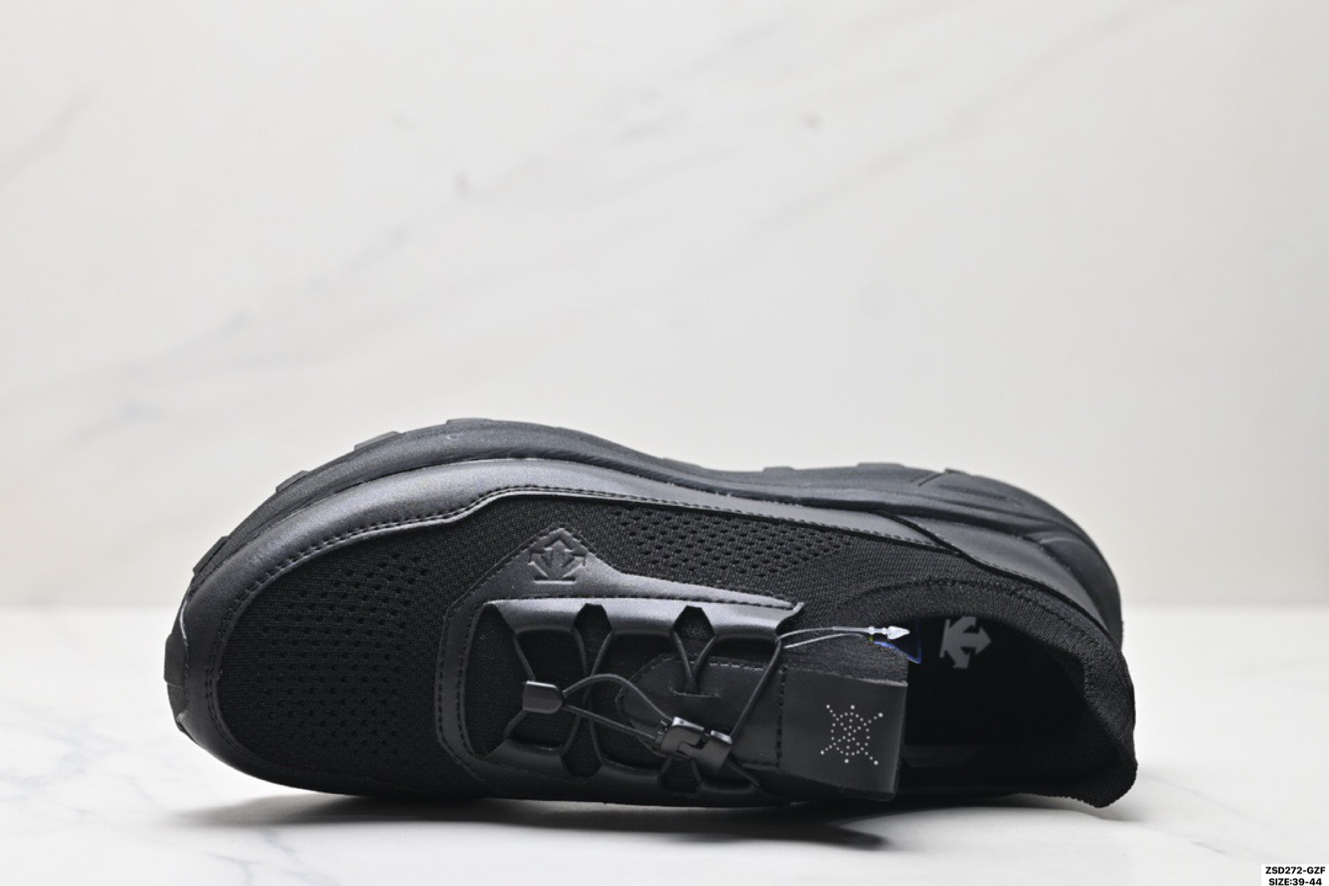 💰320
纯原✅迪桑特 DESCENTE EASE AIR WIREBOA 简约舒适减震回弹 低帮网面透气鞋 
DST佛山大厂出品 99%还原度
独立私模开发 只为真正还原Zp
私人定制原版鞋面 舒适透气更好定型
城市通勤/运动健身/轻户外徒步
黑色系潮鞋还有机能风的设计感
原版开发大底 脚感特别轻盈
Boa旋钮式鞋带 穿脱都很方便
官方货号:D5231RRN22-BK
size:39-44
ID:ZSD272-GZF