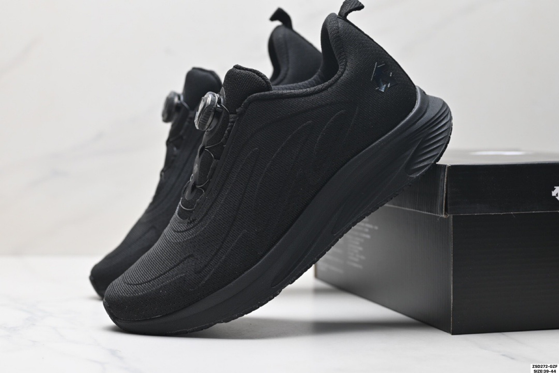 320 纯原迪桑特 DESCENTE EASE AIR WIREBOA 简约舒适减震回弹 D5231RRN22-BK