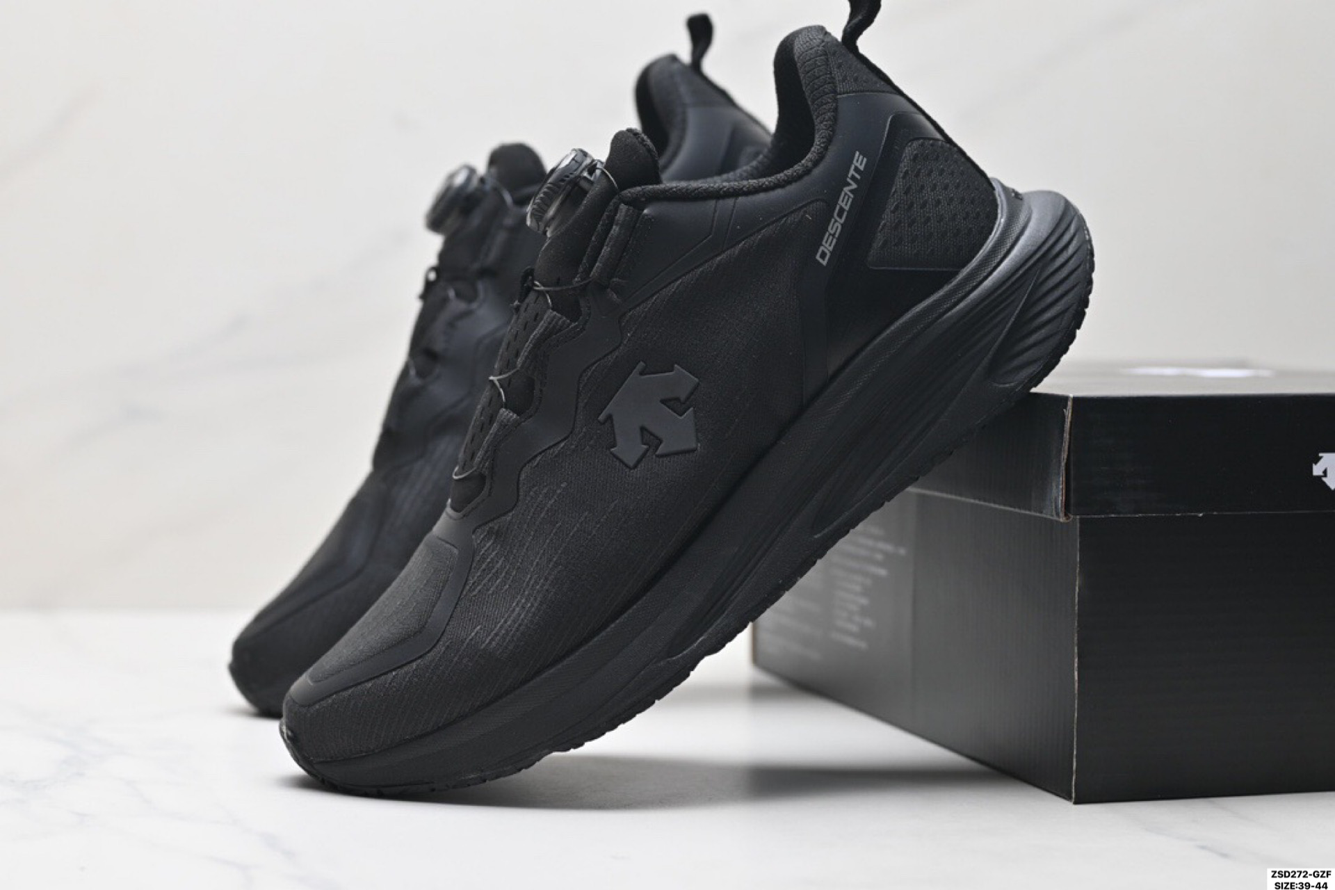 320 纯原迪桑特 DESCENTE EASE AIR WIREBOA 简约舒适减震回弹 D5231RRN22-BK