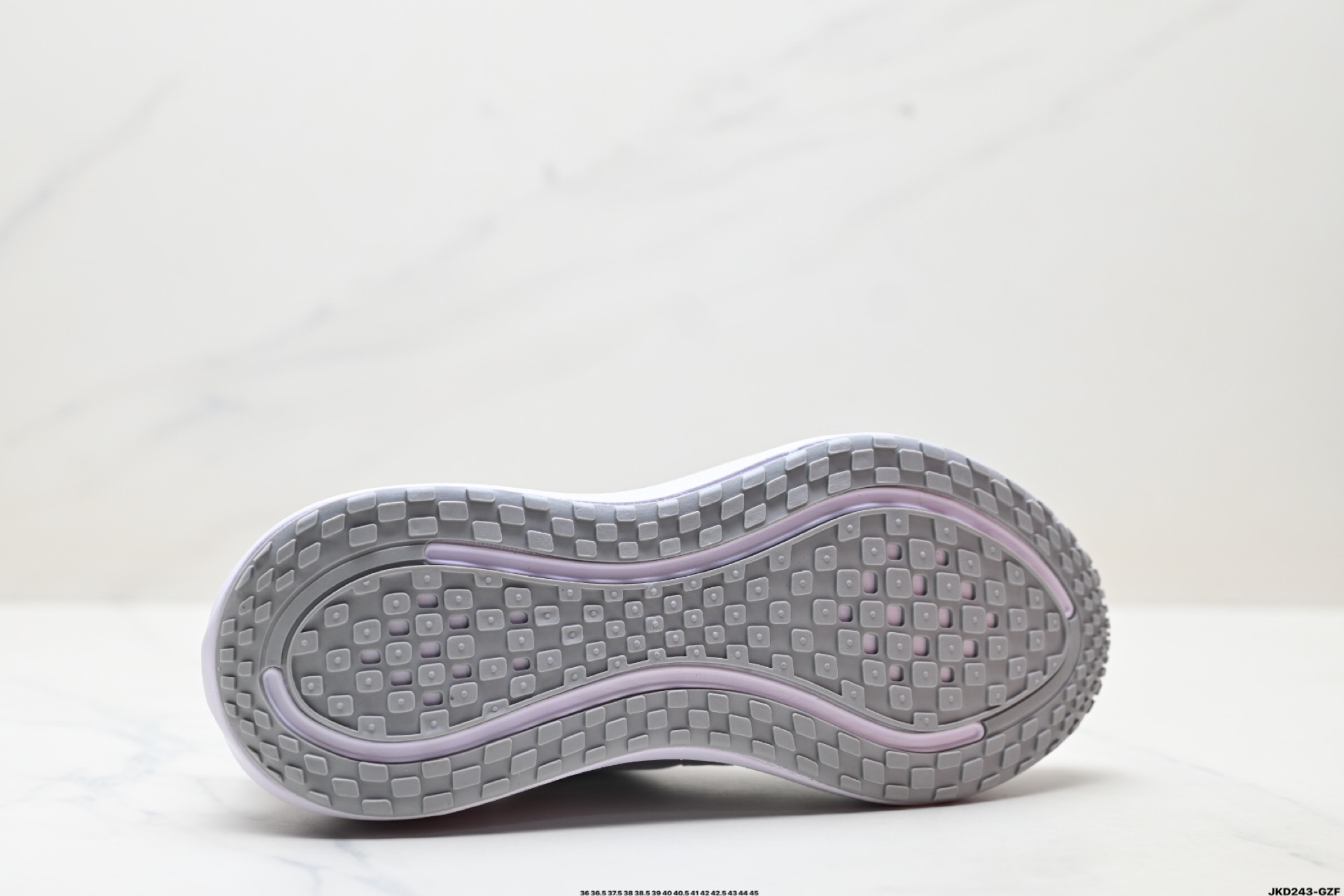 Nike Vomero 18 Plus: Comodidad y Amortiguación para Correr con Estilo 10 i1750782143583 8119 0 8