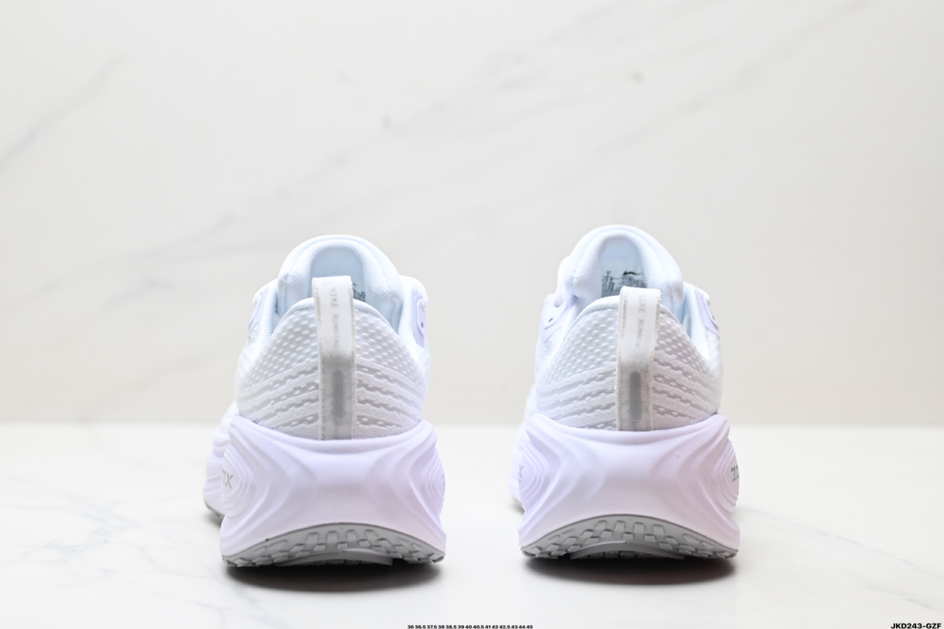 Nike Vomero 18 Plus: Comodidad y Amortiguación para Correr con Estilo 7 i1750782144812 6486 0 5