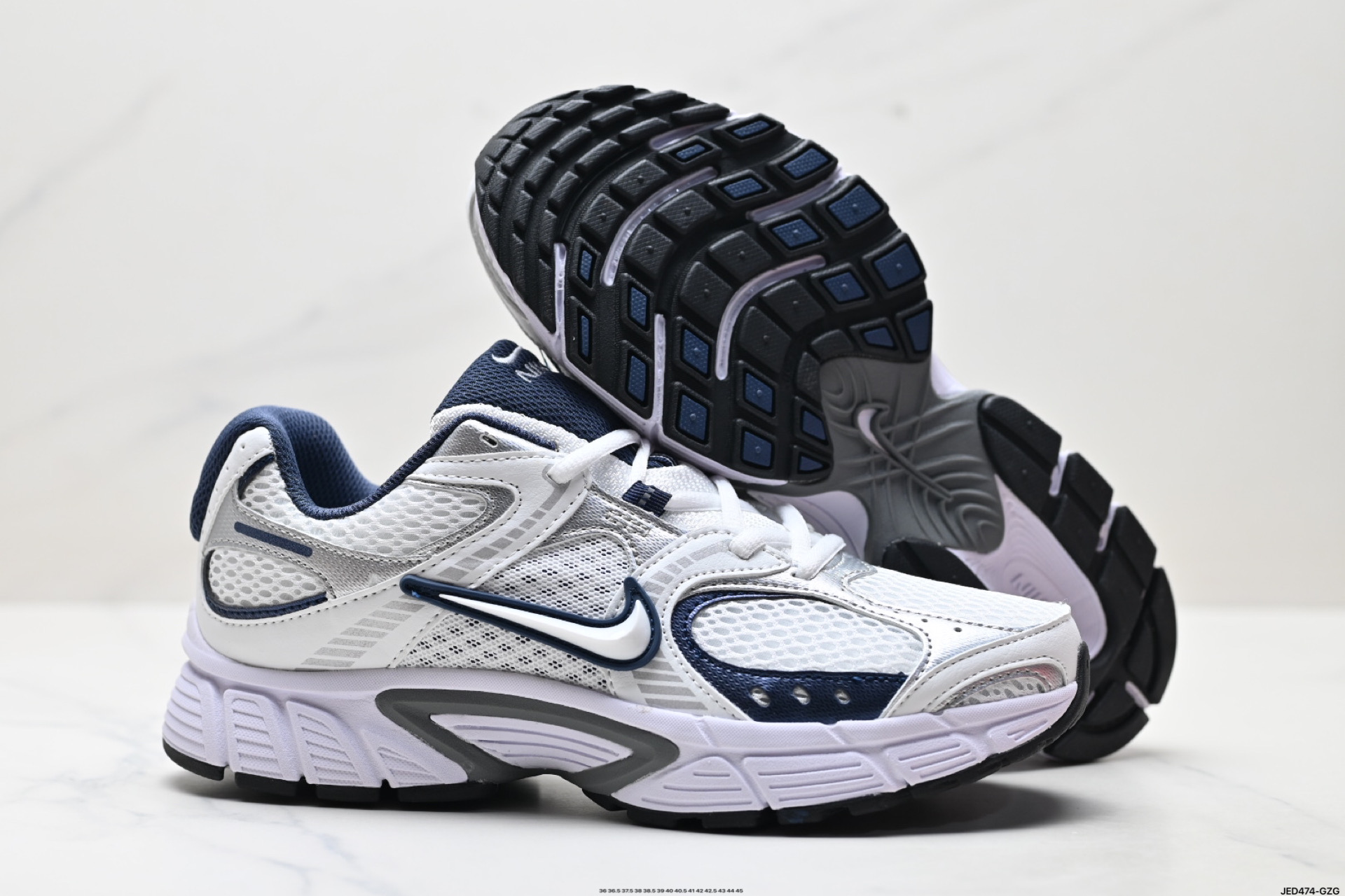 Nike V5 RNR: Comodidad, Estilo y Rendimiento en Cada Paso 6 i1750868604829 8016 0 4
