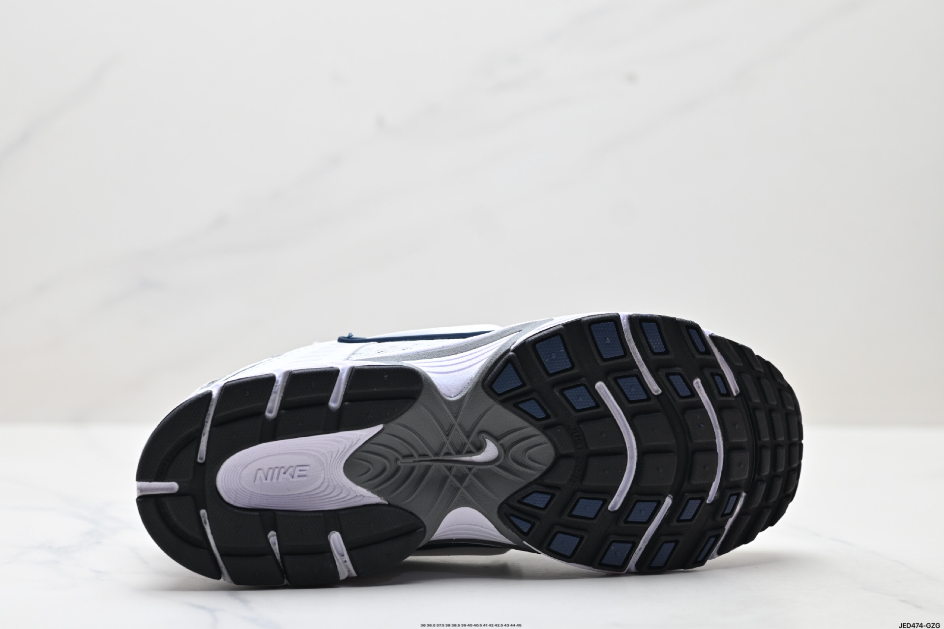 Nike V5 RNR: Comodidad, Estilo y Rendimiento en Cada Paso 10 i1750868605204 6571 0 8