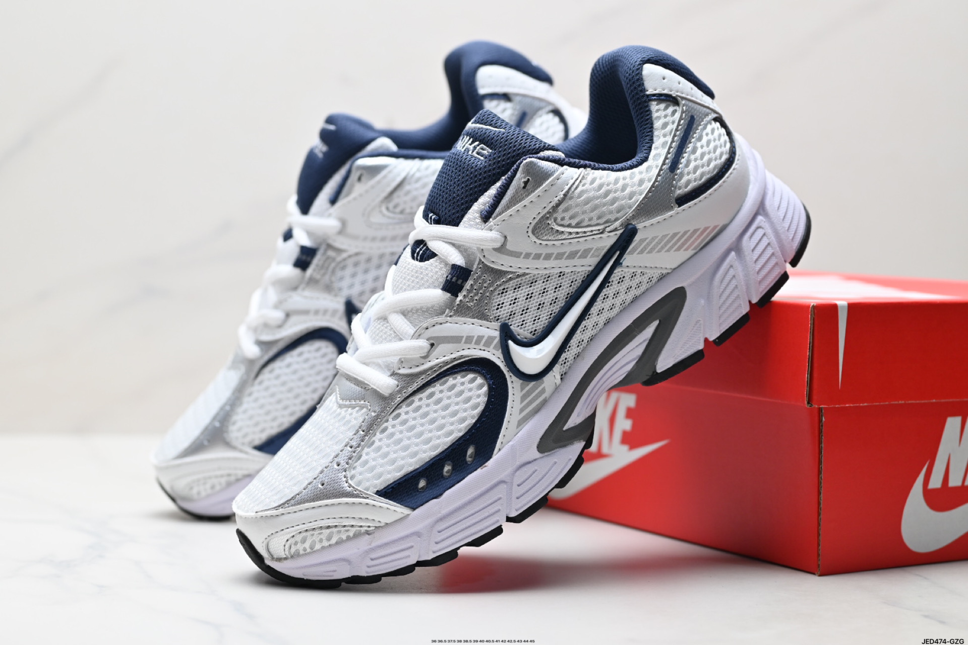 Nike V5 RNR: Comodidad, Estilo y Rendimiento en Cada Paso 9 i1750868605207 2929 0 7