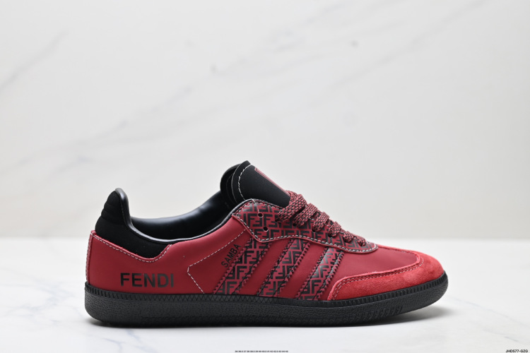נעליים Adidas Samba OG 'DIY' סניקרס מאודרגים בסגנון Fendi 1 נעליים Adidas Samba OG ‘DIY’ סניקרס מאודרגים בסגנון Fendi