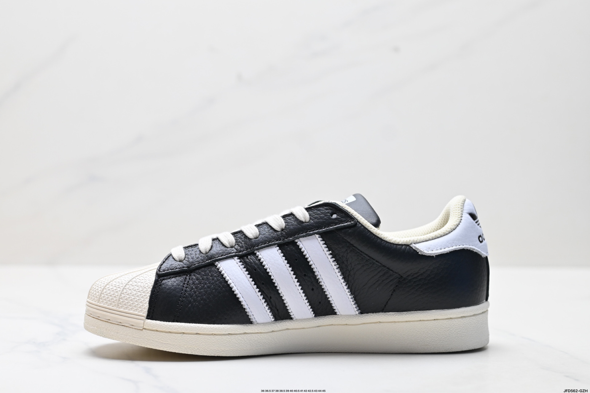 Adidas Originals Superstar: Clásico Atemporal para un Estilo Casual y Deportivo 4 i1750956078735 7857 0 2