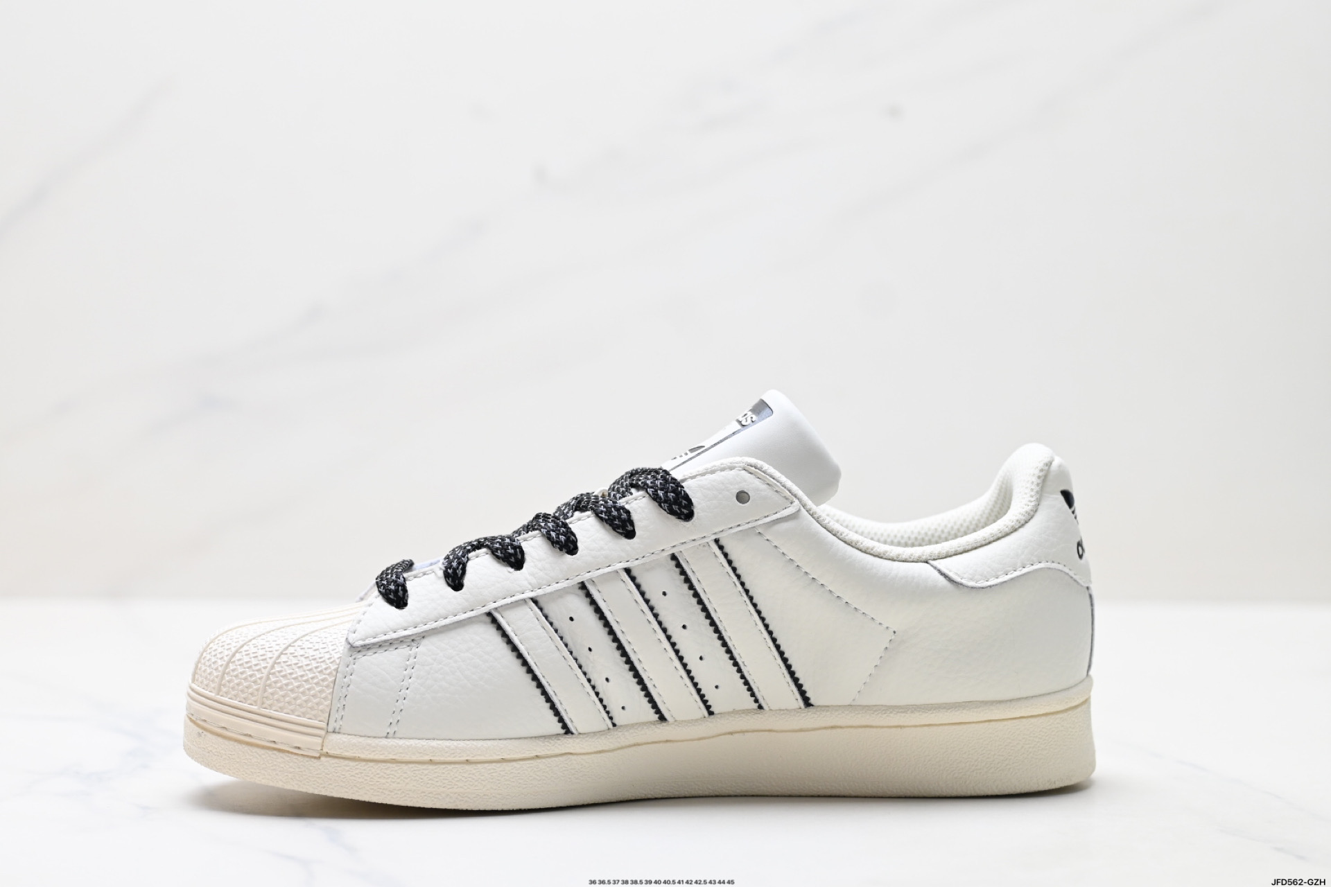 Adidas Originals Superstar: Clásicos Atemporales para un Estilo Versátil 4 i1750956220293 6806 0 2