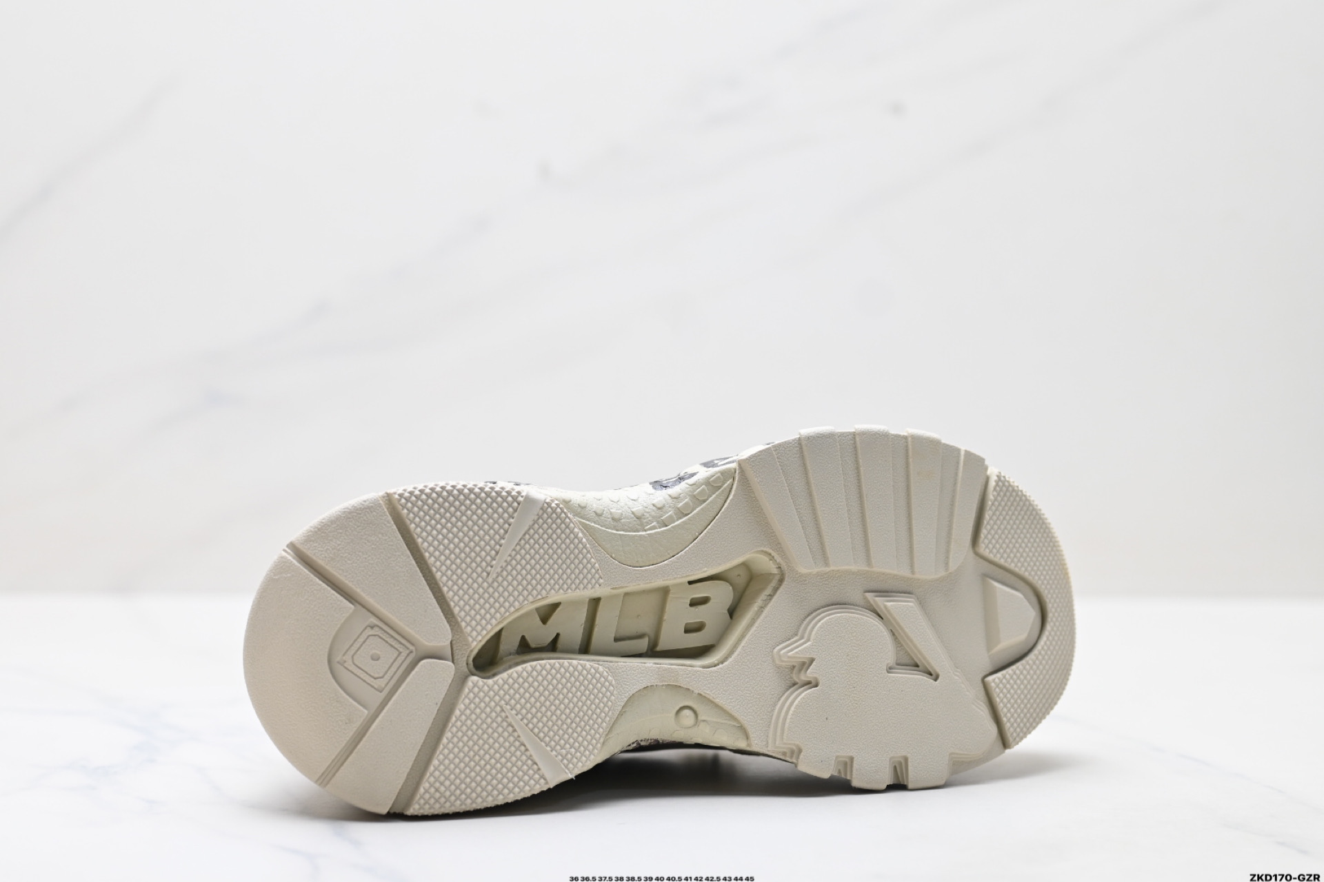 280 MLB Chunky Liner PU ‘DIY定制’ 简约时尚 百搭 包裹性保暖防滑防水减震 低帮 板鞋 3ASXCA12N