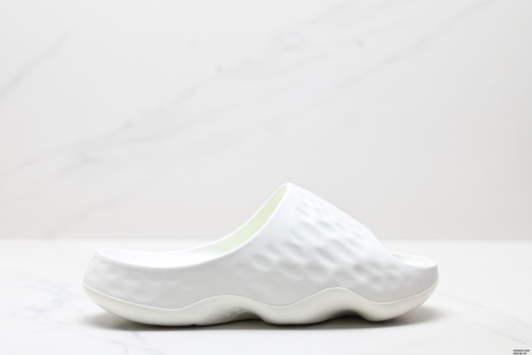 New Balance HUP Comfort Slides - Stylish and Comfortable, White 1 New Balance HUP Comfort Slides – Stylish and Comfortable, White