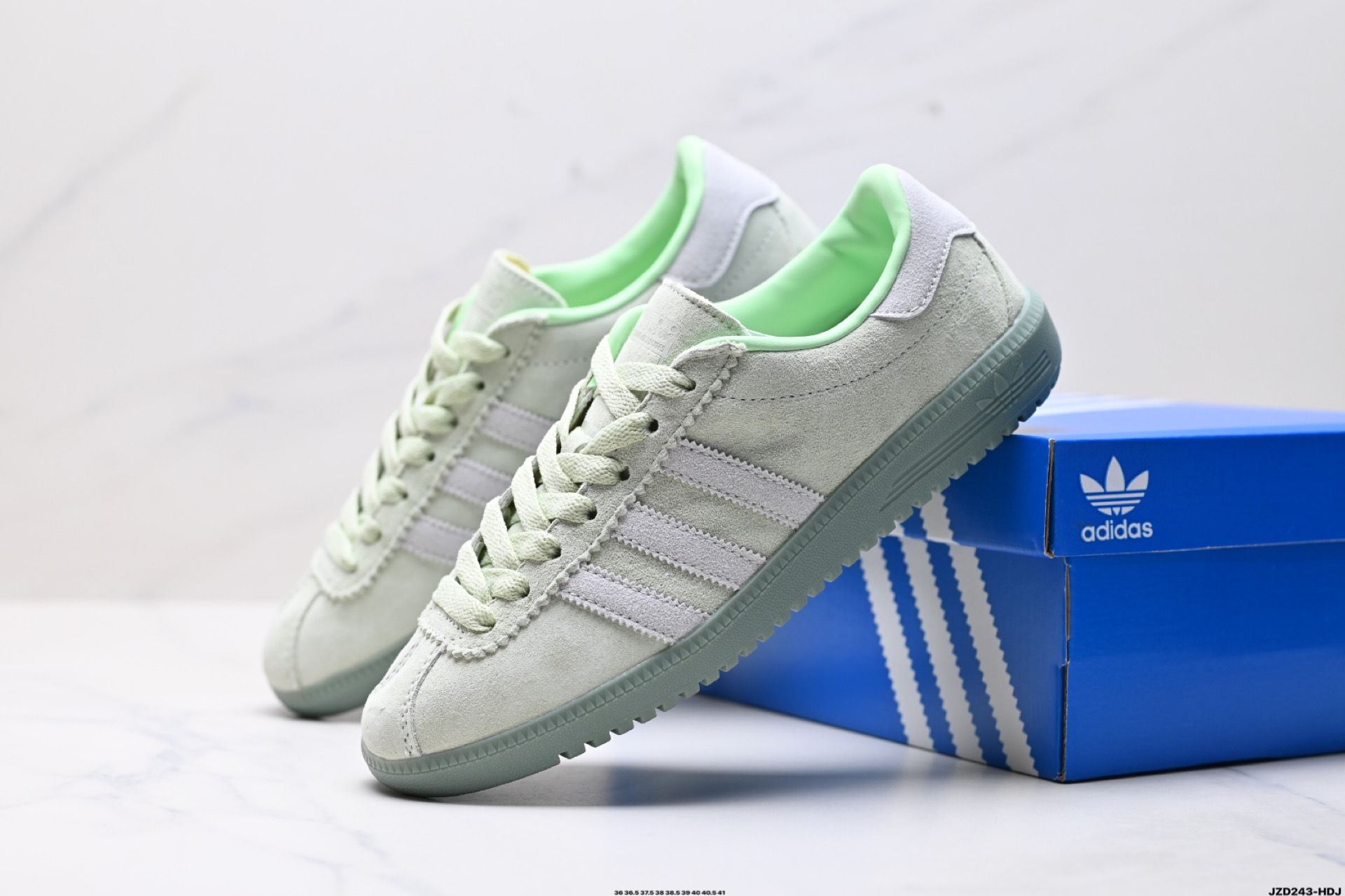 150 Adidas Originals Bermuda Brmd 时尚复古 耐磨轻便 低帮板鞋 JS0256