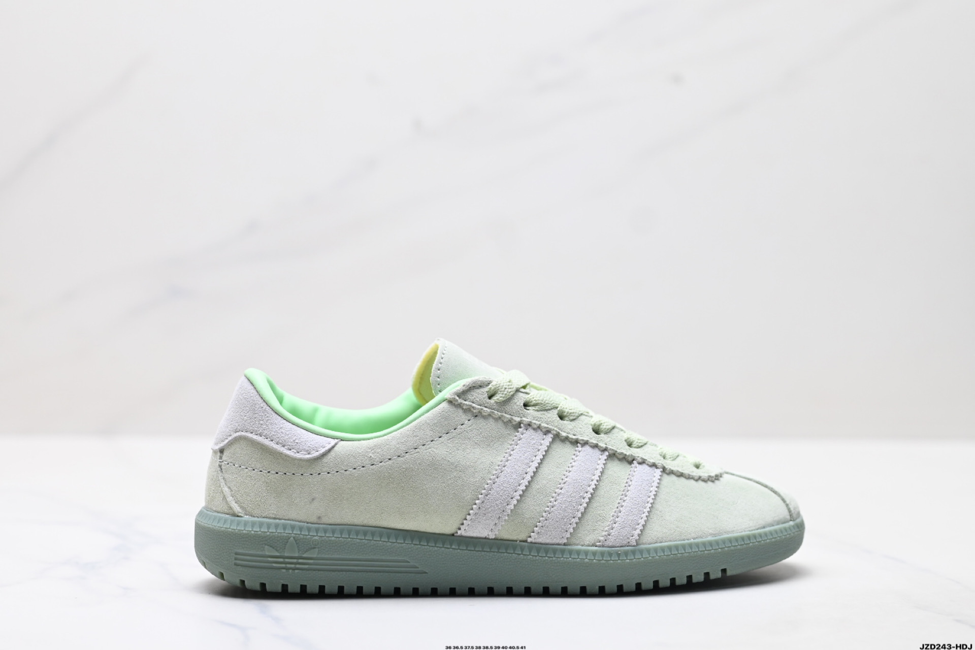 150 Adidas Originals Bermuda Brmd 时尚复古 耐磨轻便 低帮板鞋 JS0256