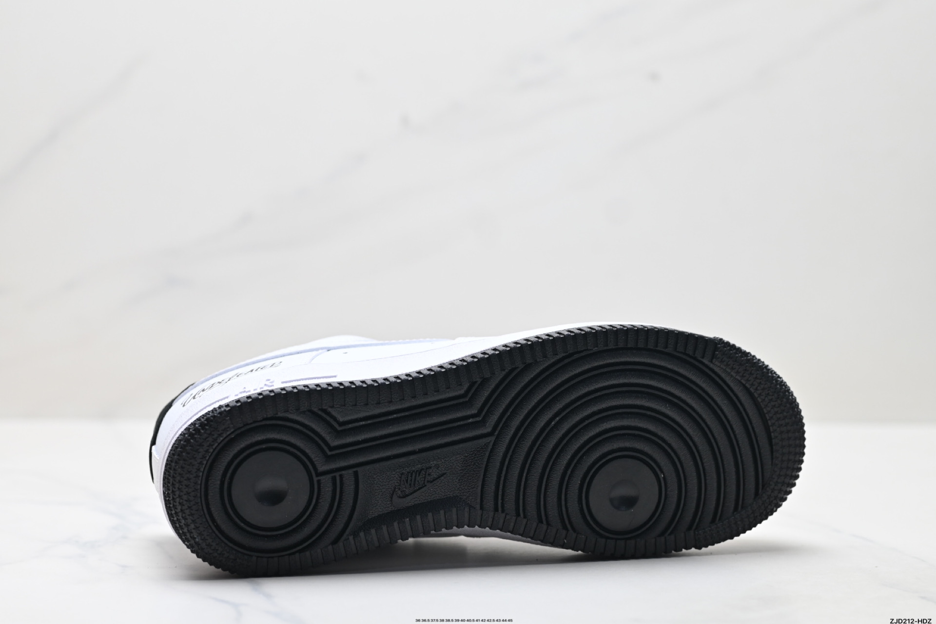 250 NIKE AIR FORCE 1‘07 ZH0316-102