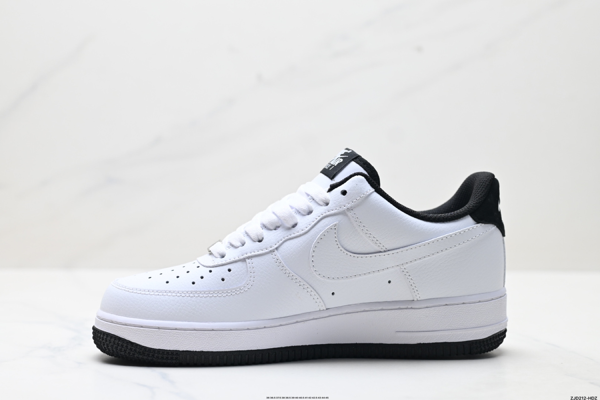 250 NIKE AIR FORCE 1‘07 ZH0316-102