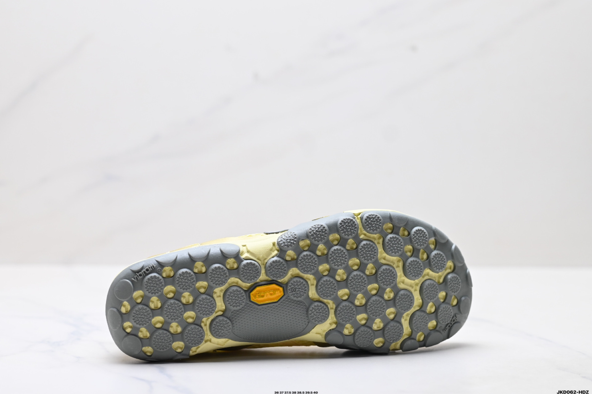 170 New Balance MT10系列 新百伦 薄底赤足鞋 防滑耐磨平衡轻便 低帮休闲城市通勤跑步鞋 MT10OMB