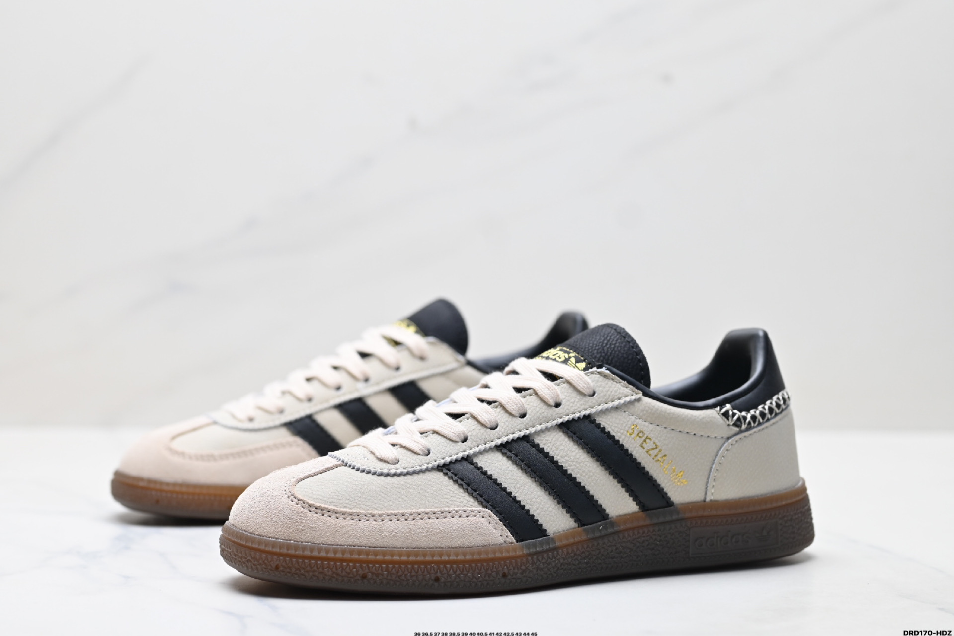 Adidas Handball Spezial: Zapatillas Retro para un Estilo Clásico y Confortable 5 i1751388809243 5408 0 3