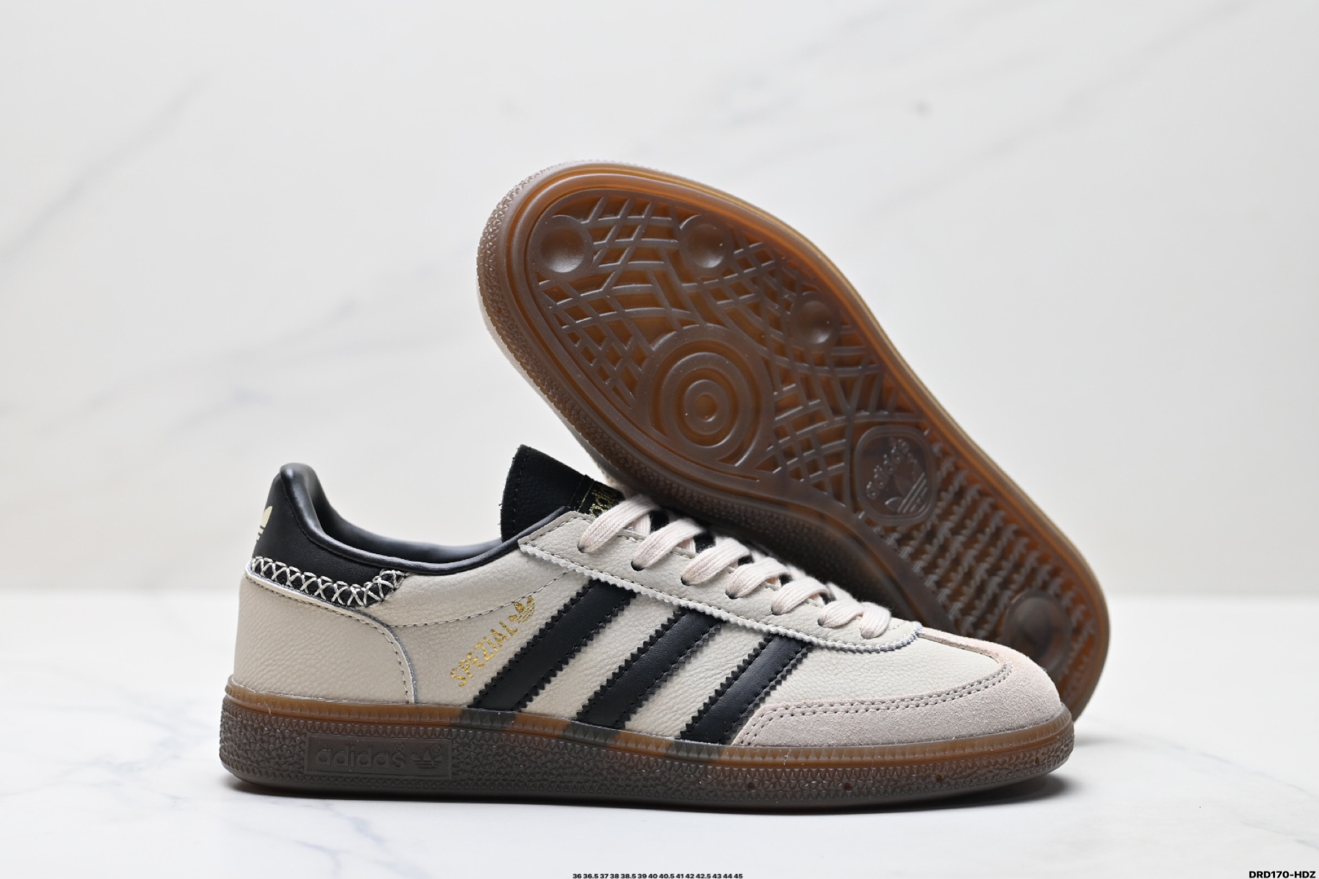 Adidas Handball Spezial: Zapatillas Retro para un Estilo Clásico y Confortable 6 i1751388809243 6419 0 4