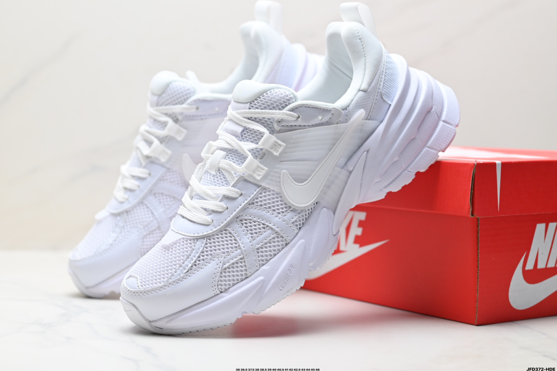 180 耐克NIKE V2K RUN跑步鞋复古风潮 网面透气运动鞋 FD0736-113