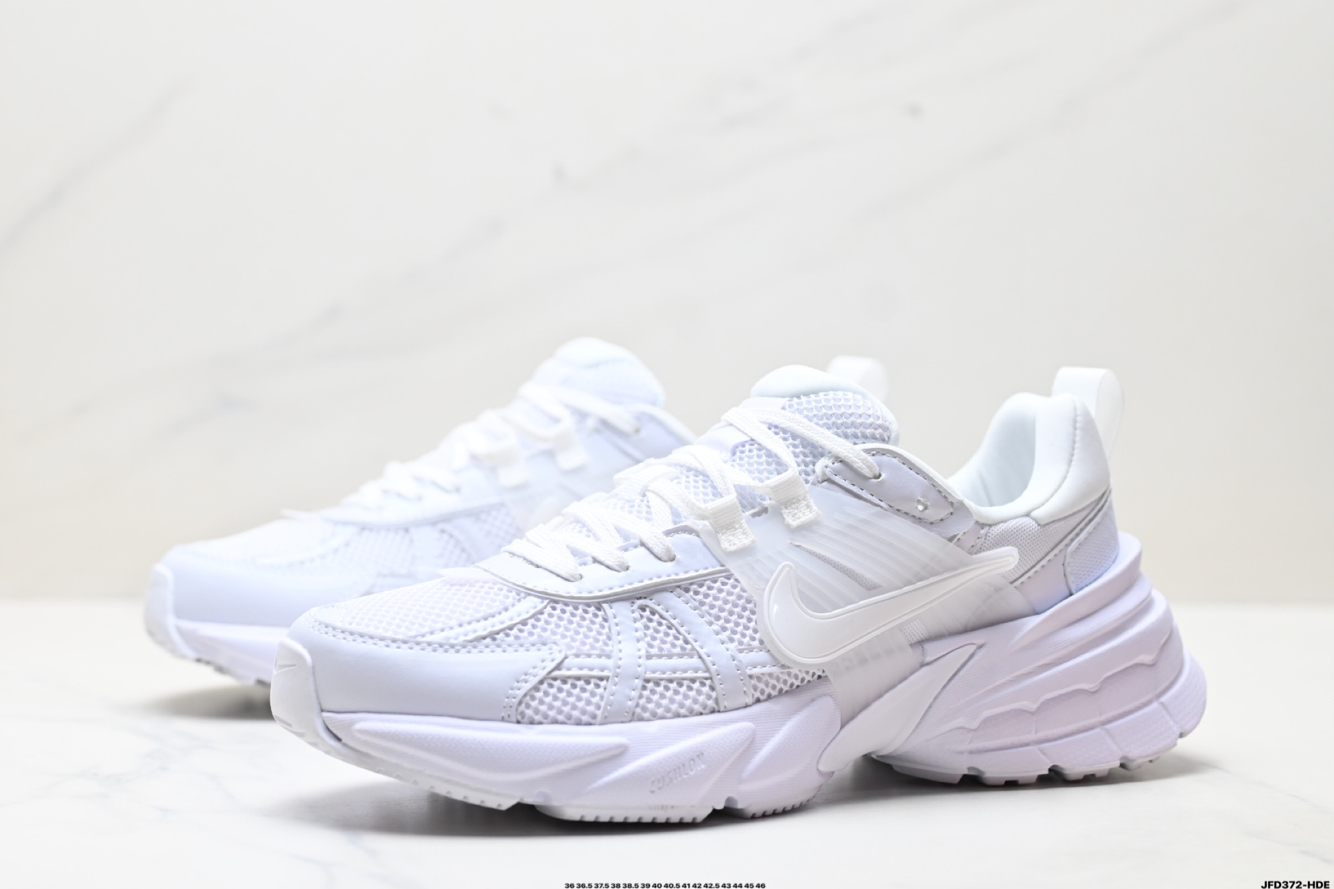 180 耐克NIKE V2K RUN跑步鞋复古风潮 网面透气运动鞋 FD0736-113