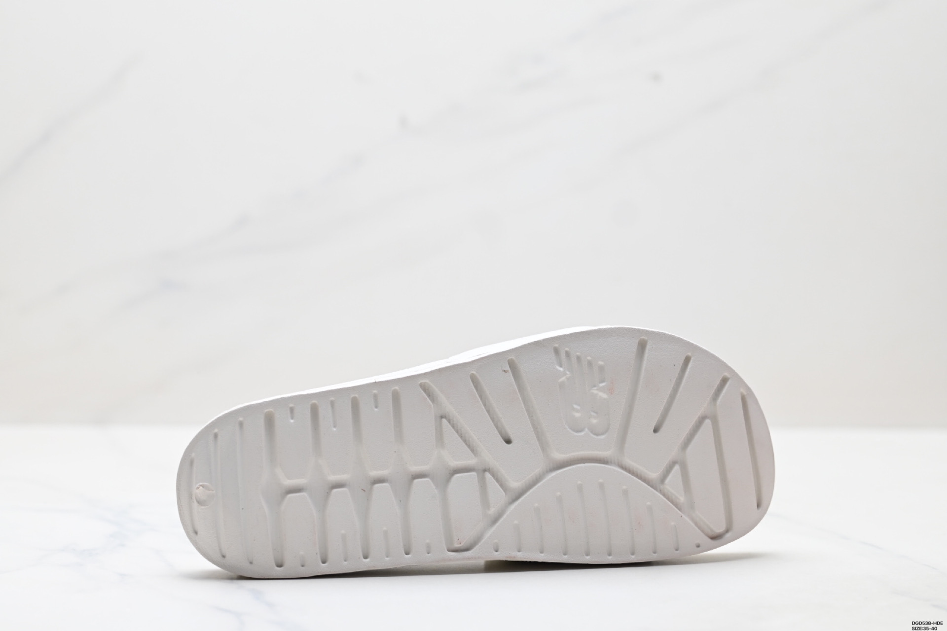 80 Noritake/则武 x New Balance NB 200 联名款 新百伦 软底舒适一字拖鞋 SWF200NP