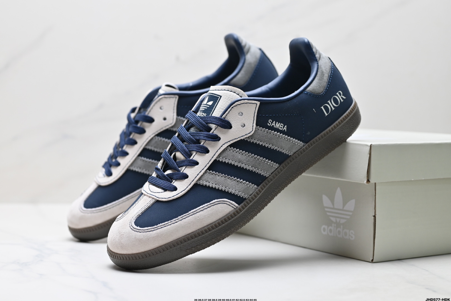 200 Adidas Originals Samba OG ‘DIY’桑巴舞系列 阿迪达斯 三叶草绅士德训足球风百搭低帮休闲运动板鞋 DX0007