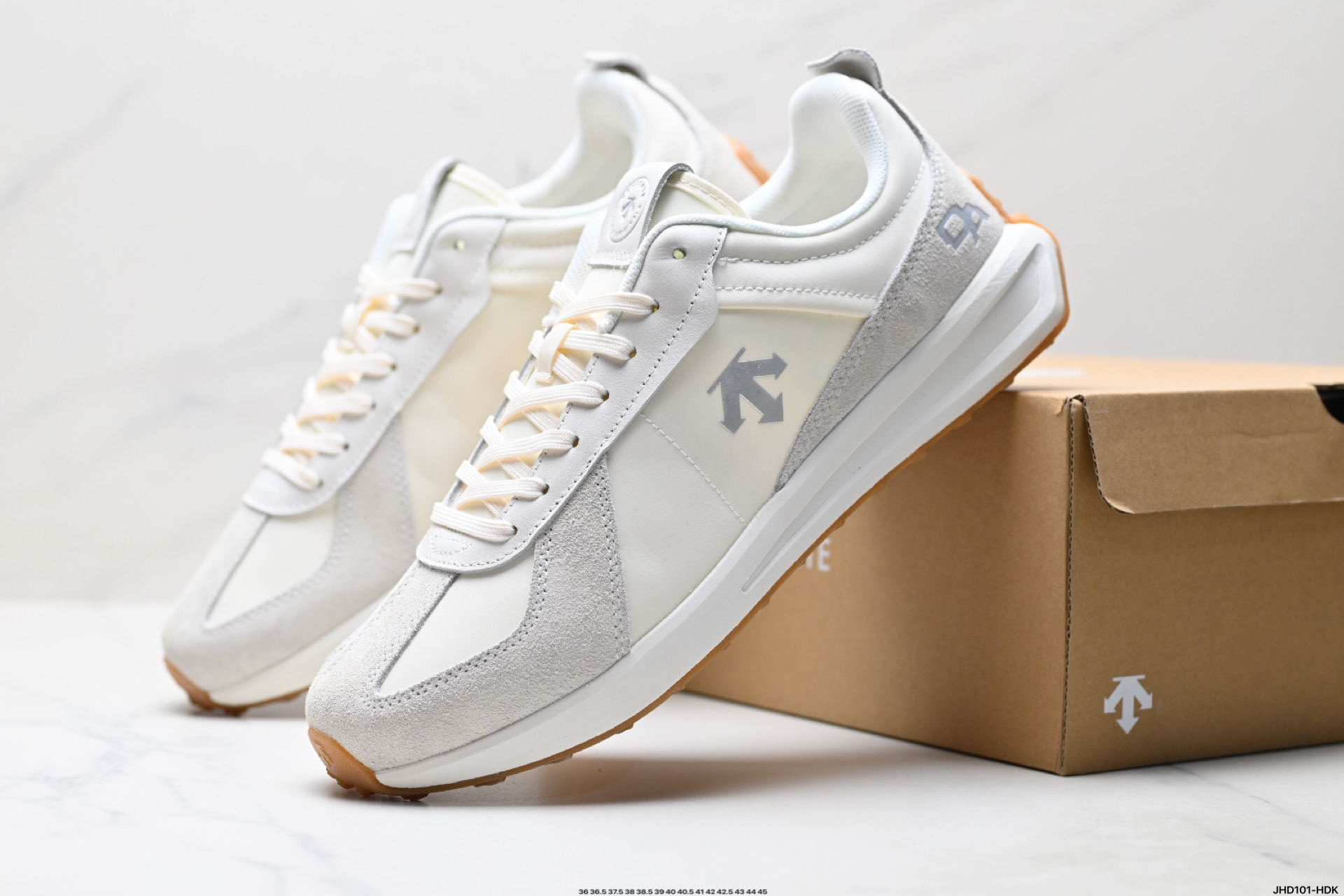 200 DESCENTE迪桑特CHRON系列男女同款TRAINER运动休闲鞋夏季 D5231LSN15