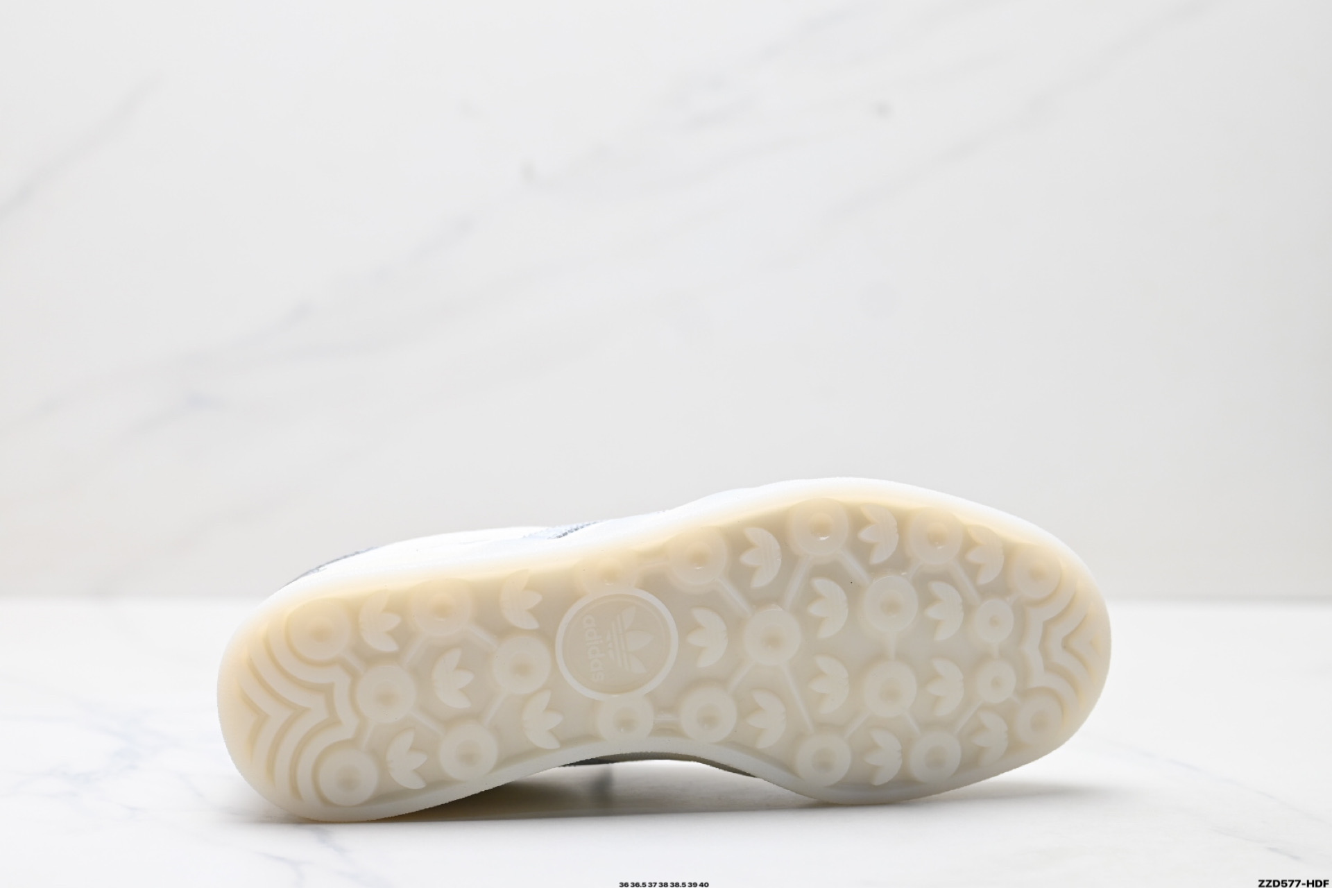 260 Adidas Originals Gazelle indoor ‘DIY‘定制 系列 阿迪达斯 三叶草绅士德训足球风百搭低帮休闲运动板鞋 DM1234-015