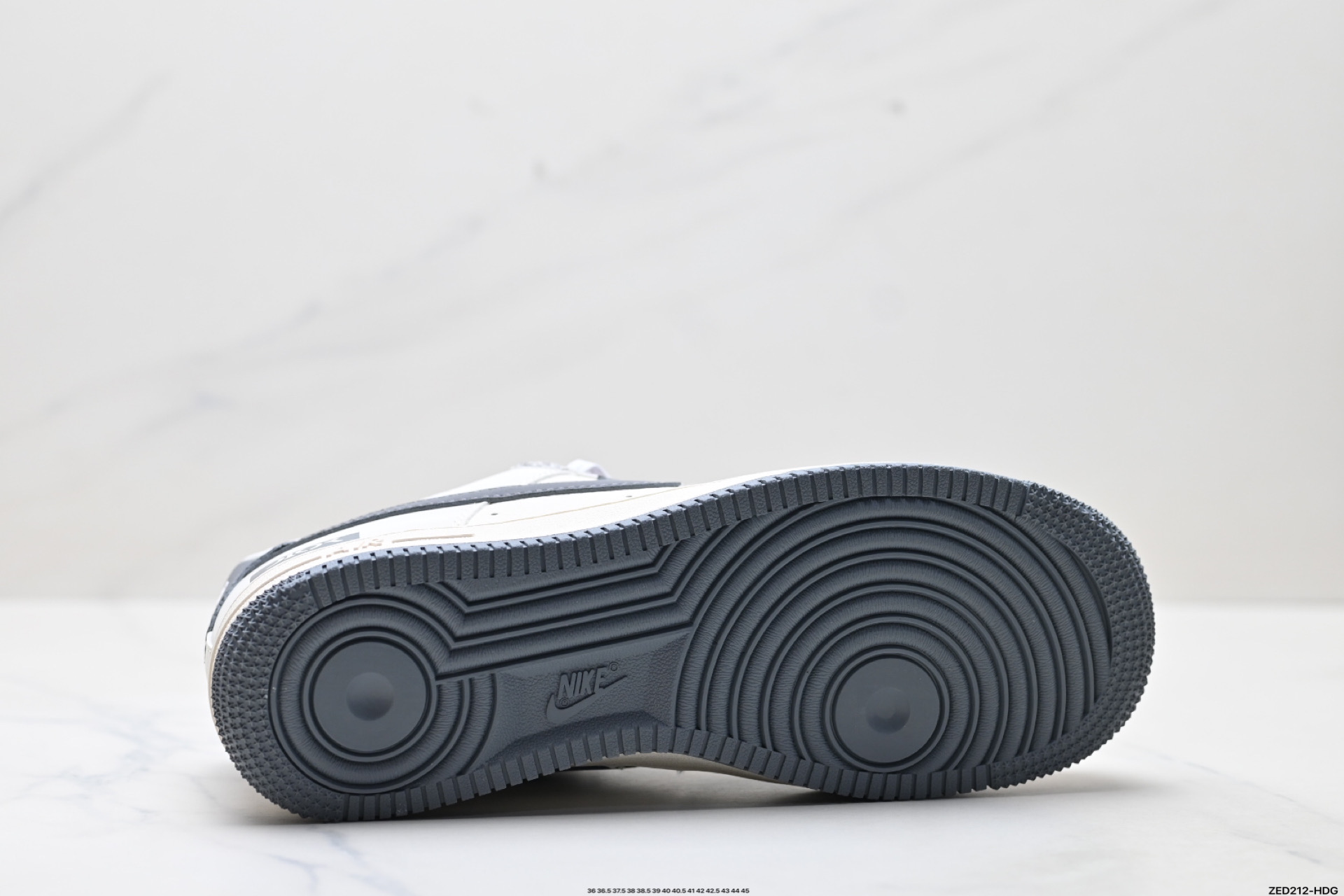 270 NIKE AIR FORCE 1‘07 LV8 XS1958-580