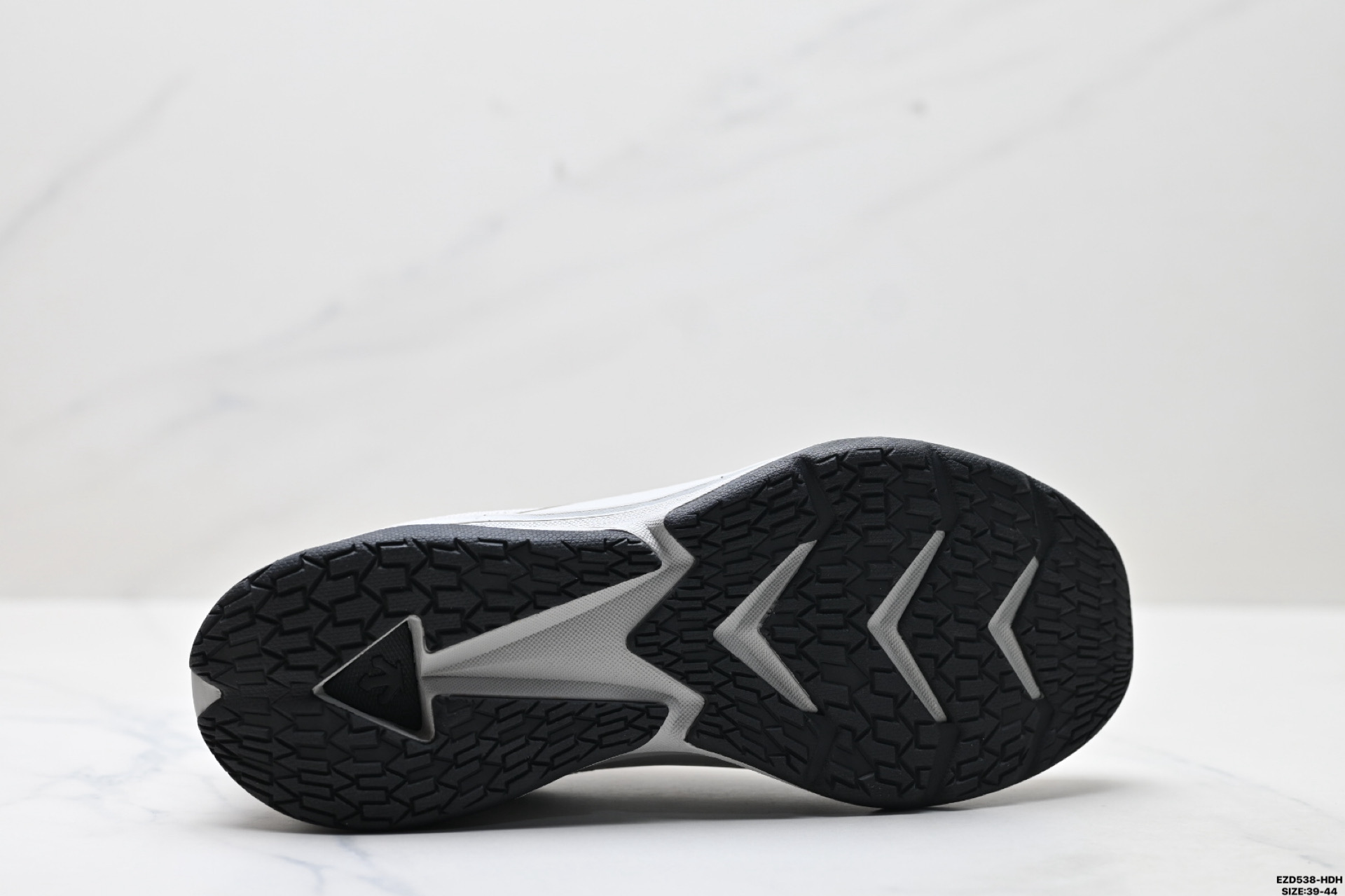 380 纯原迪桑特DESCENTE LAVITATE II KNIT 时尚防滑 低帮跑步鞋 D4131RRN05