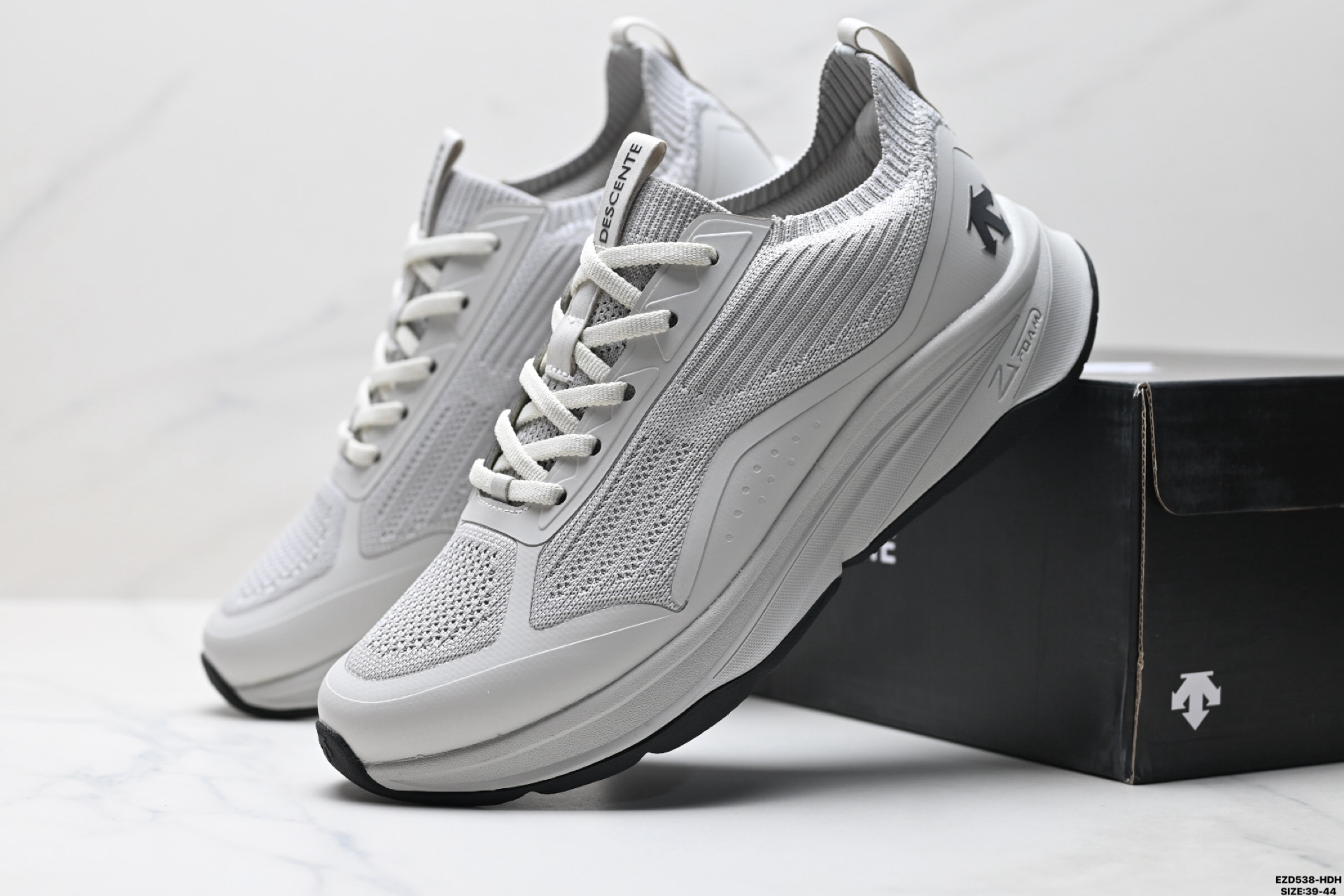 380 纯原迪桑特DESCENTE LAVITATE II KNIT 时尚防滑 低帮跑步鞋 D4131RRN05