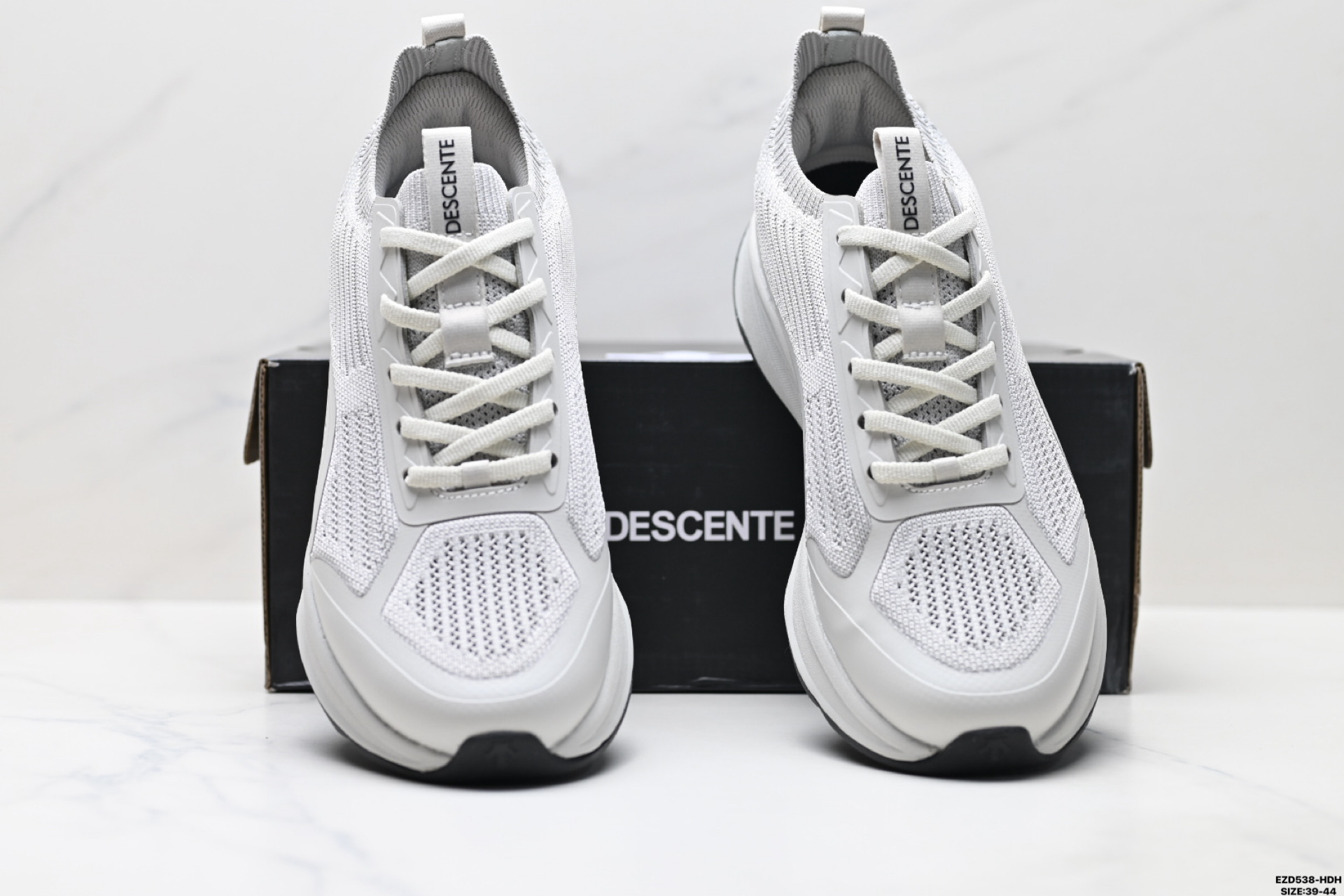 380 纯原迪桑特DESCENTE LAVITATE II KNIT 时尚防滑 低帮跑步鞋 D4131RRN05