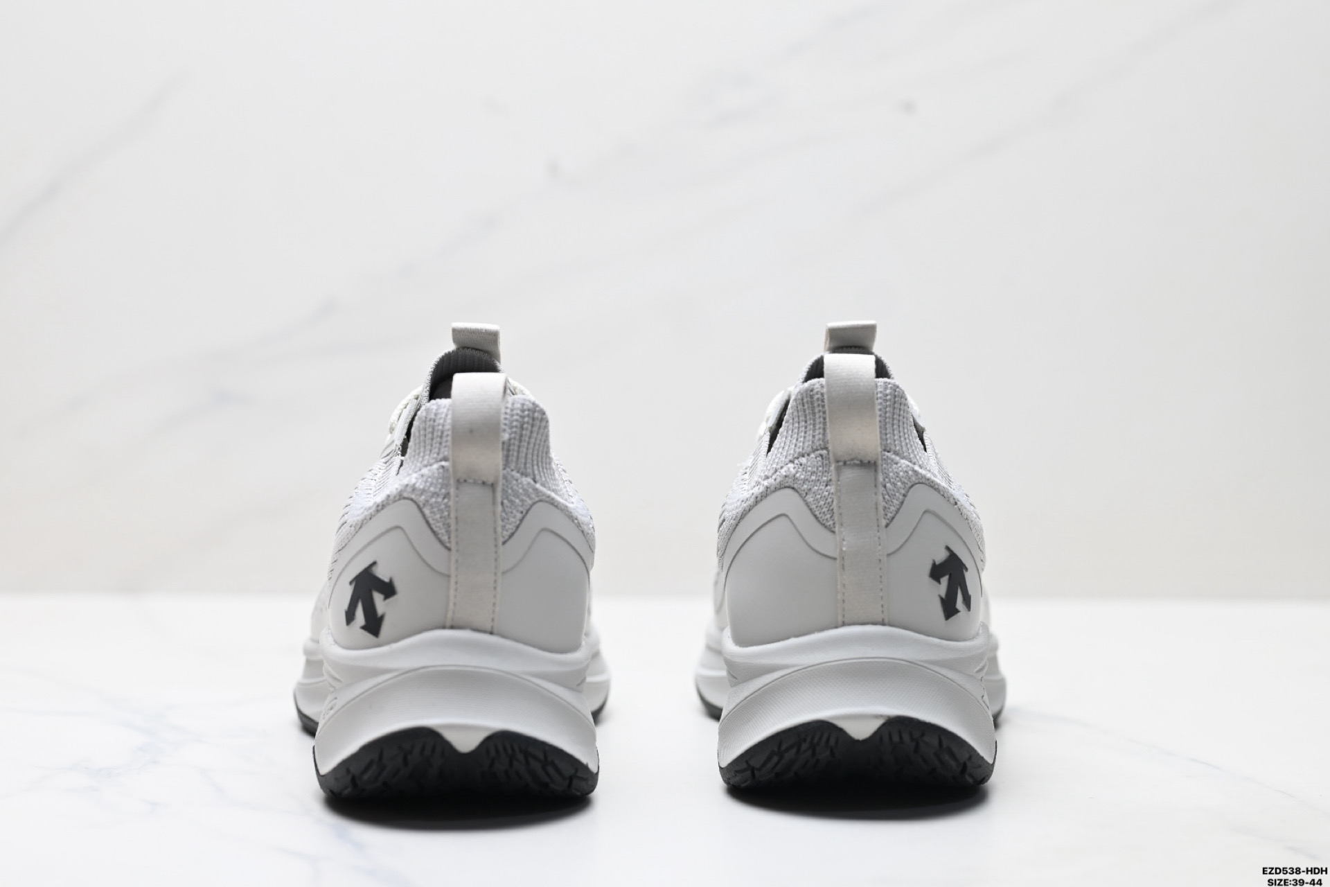 380 纯原迪桑特DESCENTE LAVITATE II KNIT 时尚防滑 低帮跑步鞋 D4131RRN05