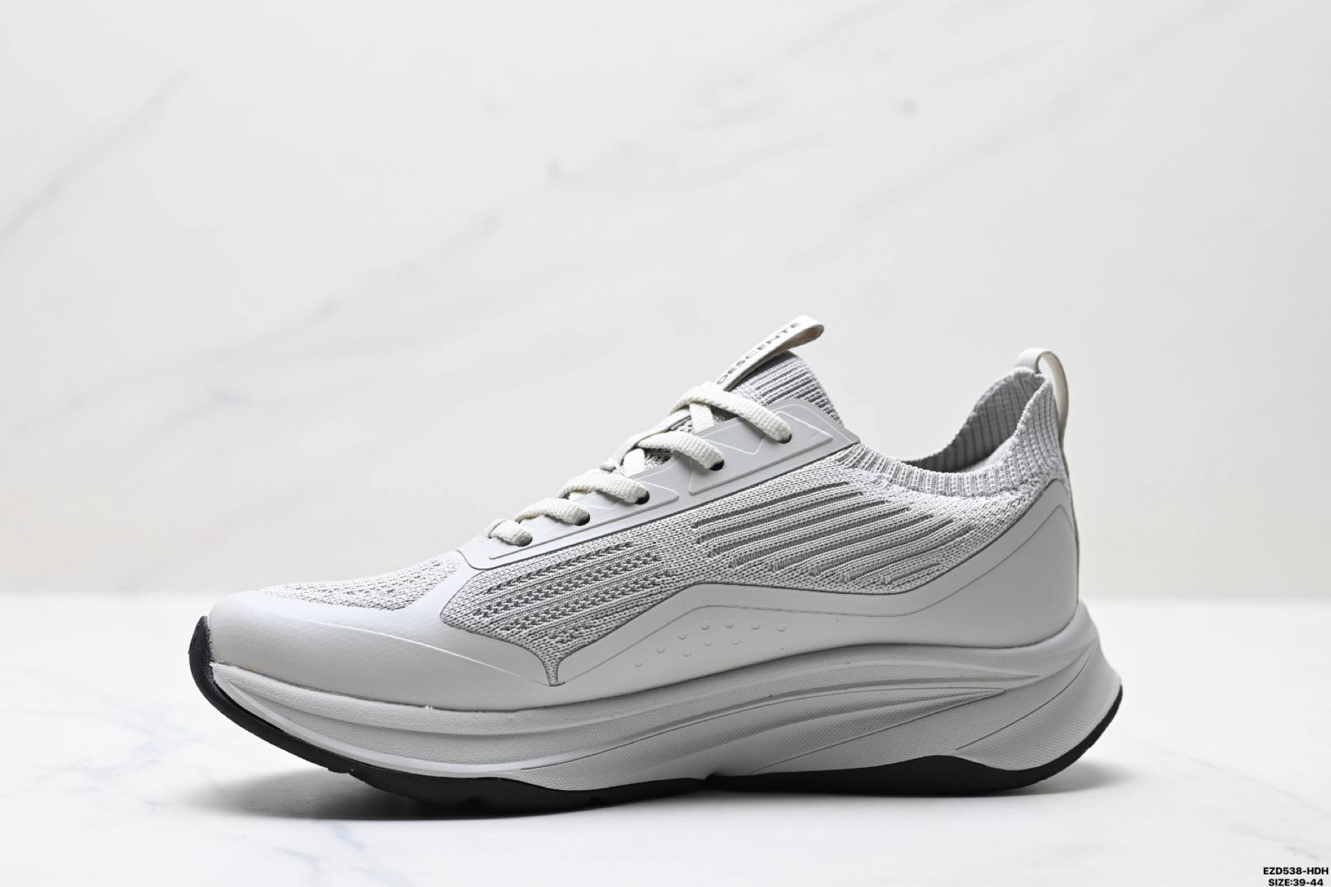 380 纯原迪桑特DESCENTE LAVITATE II KNIT 时尚防滑 低帮跑步鞋 D4131RRN05