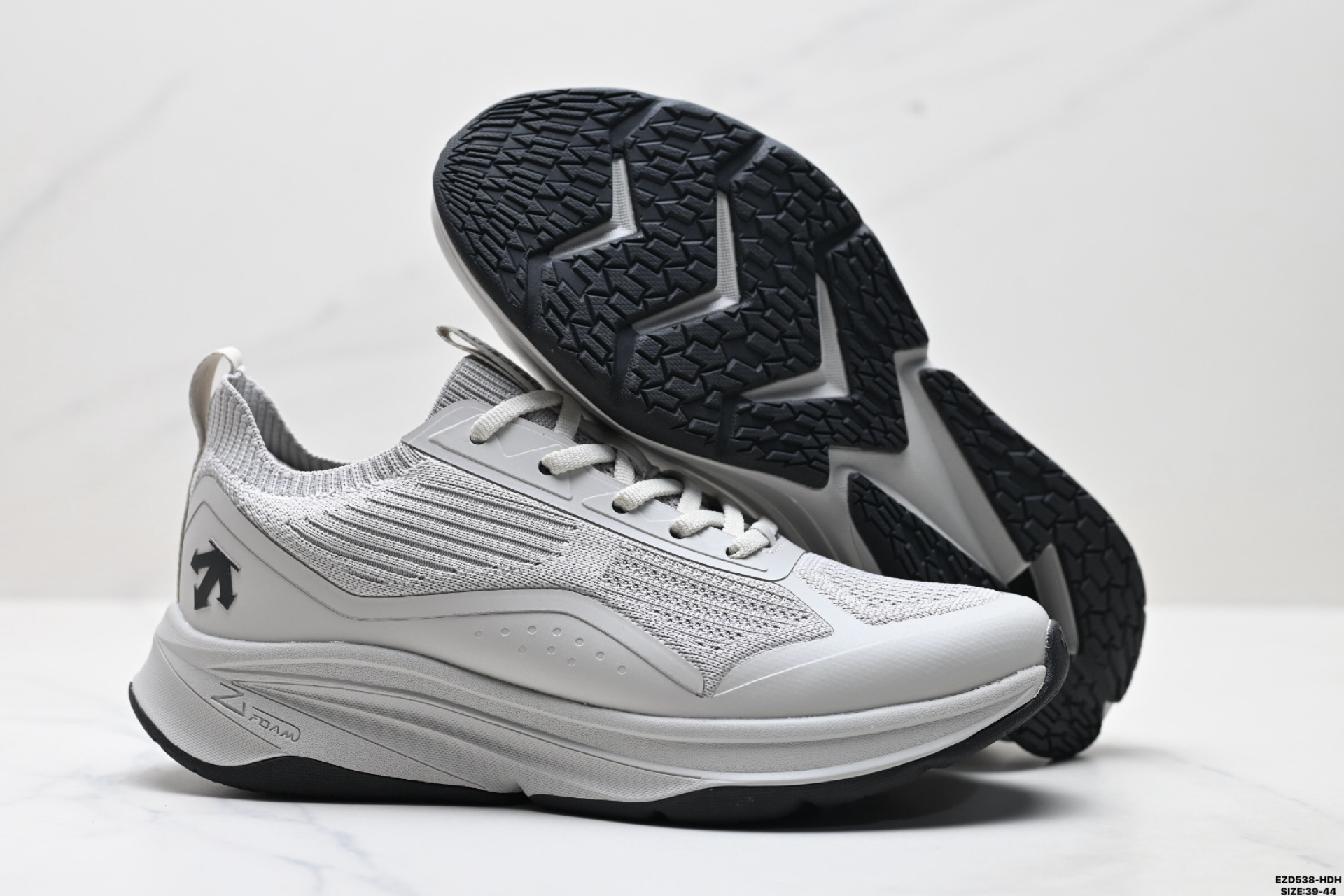 380 纯原迪桑特DESCENTE LAVITATE II KNIT 时尚防滑 低帮跑步鞋 D4131RRN05