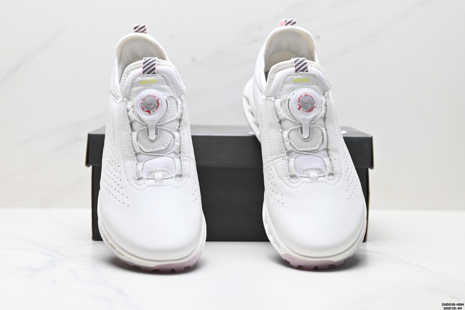 310 ECCO爱步 GOLF S-Three 拼接鞋面 网面透气 轻便 城市休闲健步鞋 130913-010-Chinese UA Cheap High Quatity Brand Clothes Bags handbags Sneakers wholesale wholesaler seller from China Factory suppliers Fashion Clothing Shoes best Quality Beautiful Price 310 ECCO爱步 GOLF S-Three 拼接鞋面 网面透气 轻便 城市休闲健步鞋 130913-010