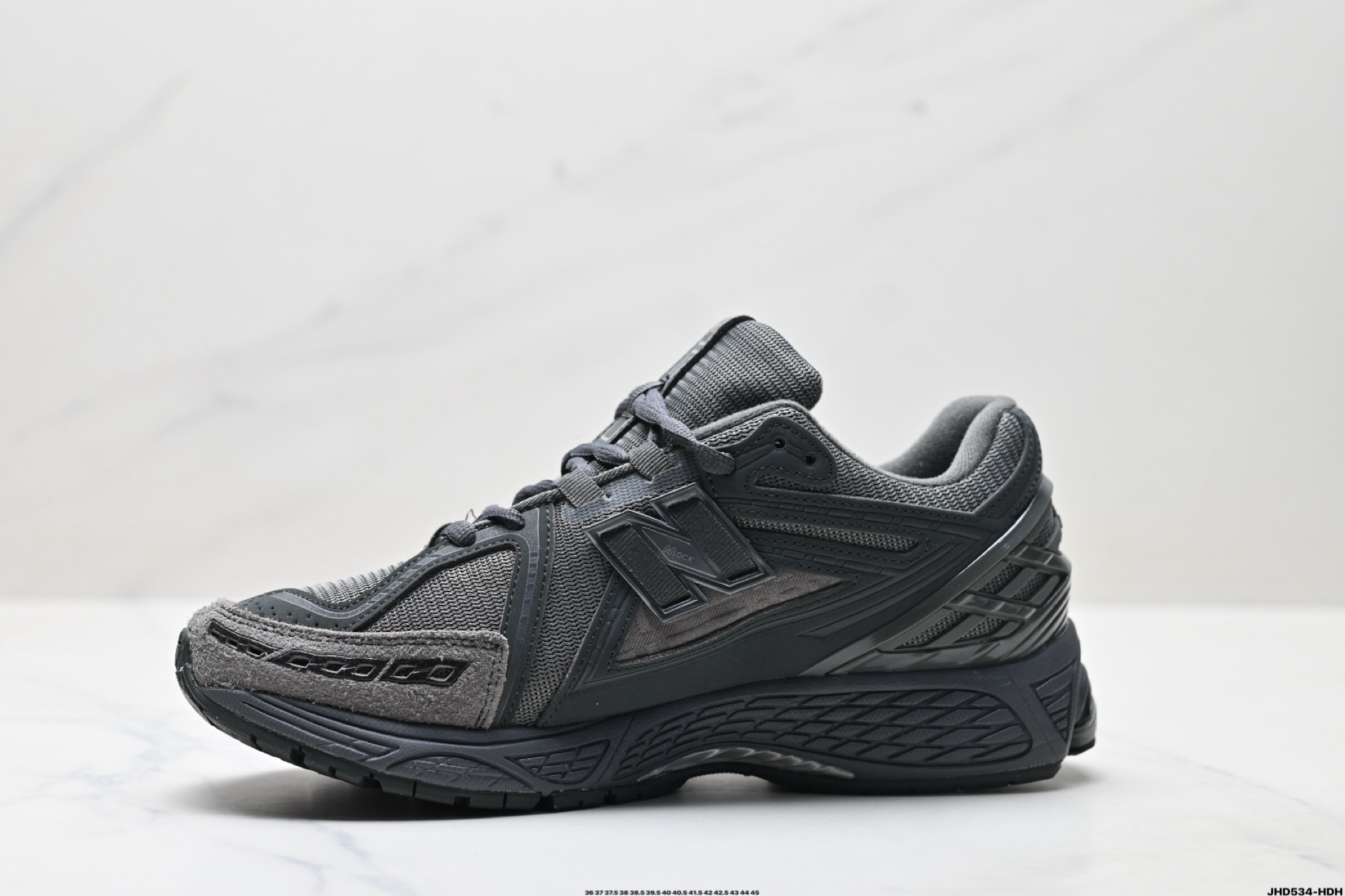 💰210
公司级✅New Balance M1906系列 新百伦 复古单品宝藏老爹鞋款
复古元素叠加 质感超级棒 原楦版型材料细节做工精细 作为NB最经典的档案鞋型之一 
官方货号:M1906RHD
尺码:36 37 37.5 38 38.5 39.5 40 40.5 41.5 42 42.5 43 44 45
ID:JHD534-HDH
