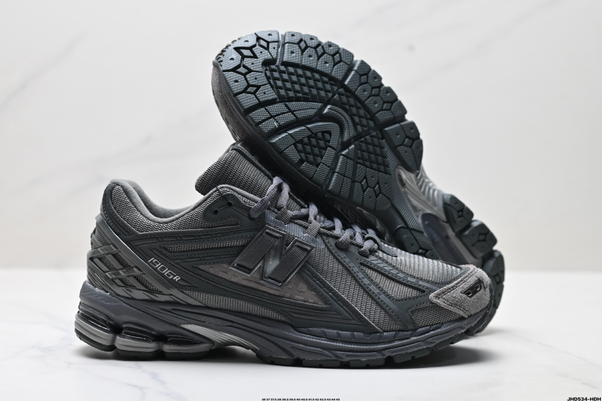 💰210
公司级✅New Balance M1906系列 新百伦 复古单品宝藏老爹鞋款
复古元素叠加 质感超级棒 原楦版型材料细节做工精细 作为NB最经典的档案鞋型之一 
官方货号:M1906RHD
尺码:36 37 37.5 38 38.5 39.5 40 40.5 41.5 42 42.5 43 44 45
ID:JHD534-HDH