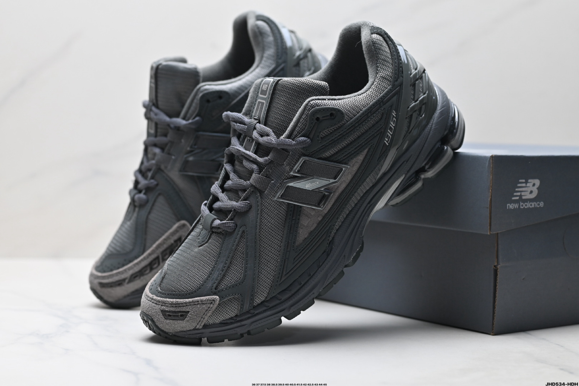 💰210
公司级✅New Balance M1906系列 新百伦 复古单品宝藏老爹鞋款
复古元素叠加 质感超级棒 原楦版型材料细节做工精细 作为NB最经典的档案鞋型之一 
官方货号:M1906RHD
尺码:36 37 37.5 38 38.5 39.5 40 40.5 41.5 42 42.5 43 44 45
ID:JHD534-HDH