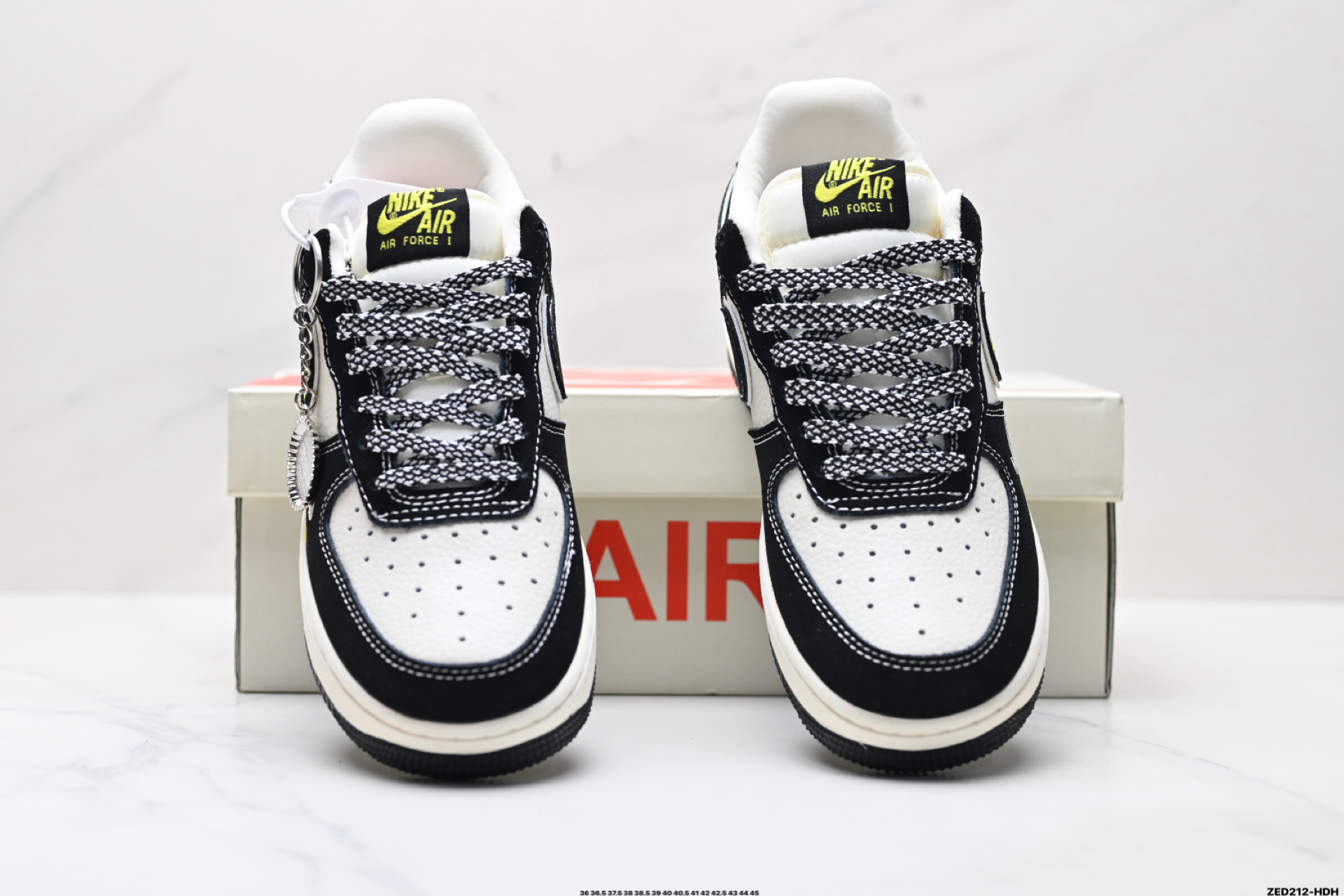 270 NIKE AIR FORCE 1‘07 LV8 XL1979-102