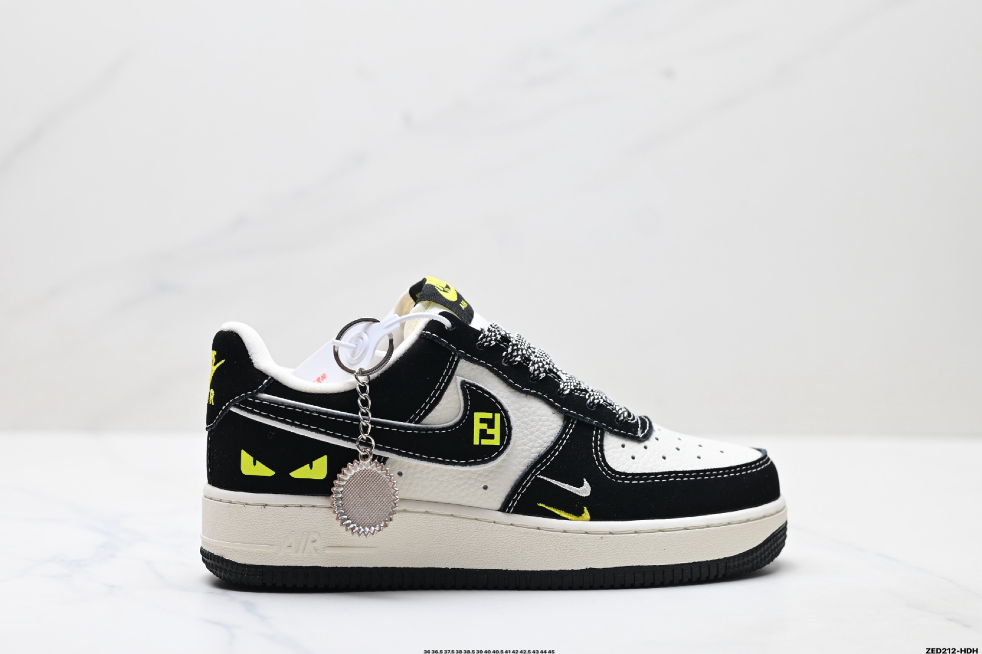 270 NIKE AIR FORCE 1‘07 LV8 XL1979-102