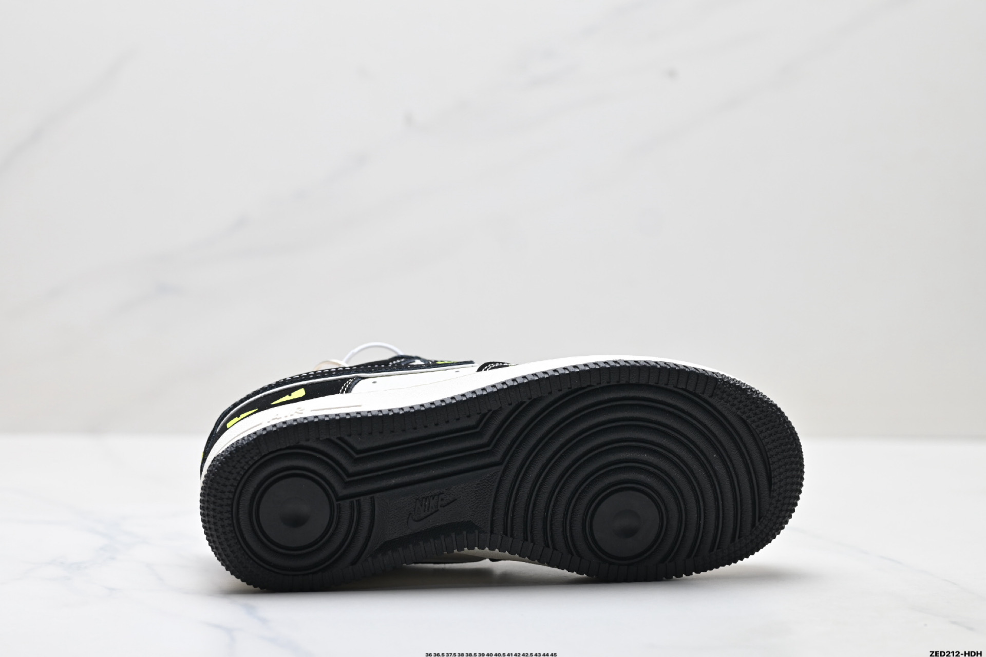 270 NIKE AIR FORCE 1‘07 LV8 XL1979-102