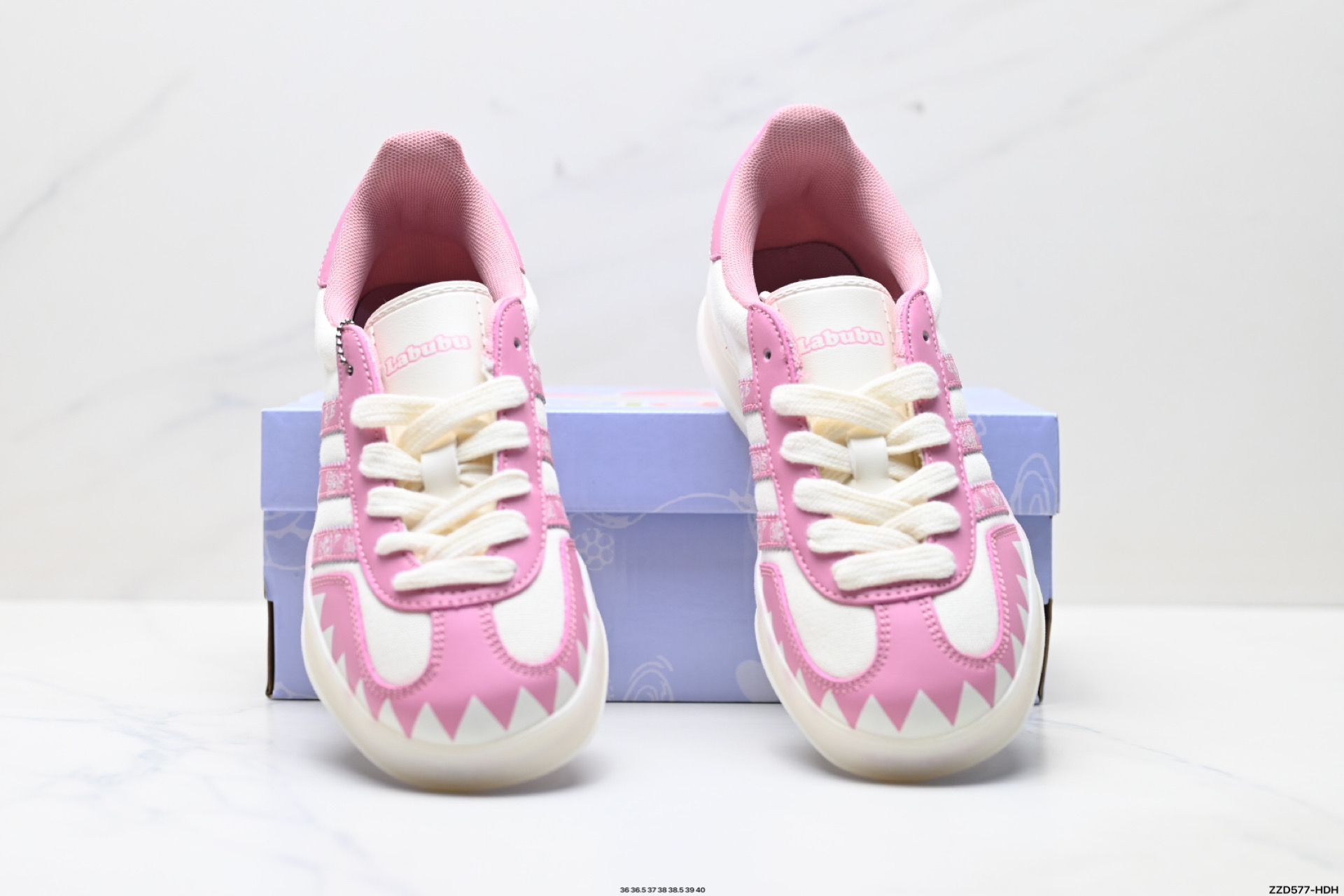 260 Adidas Originals Gazelle indoor ‘DIY‘定制 系列 阿迪达斯 三叶草绅士德训足球风百搭低帮休闲运动板鞋 DM1234-017-Chinese UA Cheap High Quatity Brand Clothes Bags handbags Sneakers wholesale wholesaler seller from China Factory suppliers Fashion Clothing Shoes best Quality Beautiful Price 260 Adidas Originals Gazelle indoor ‘DIY‘定制 系列 阿迪达斯 三叶草绅士德训足球风百搭低帮休闲运动板鞋 DM1234-017