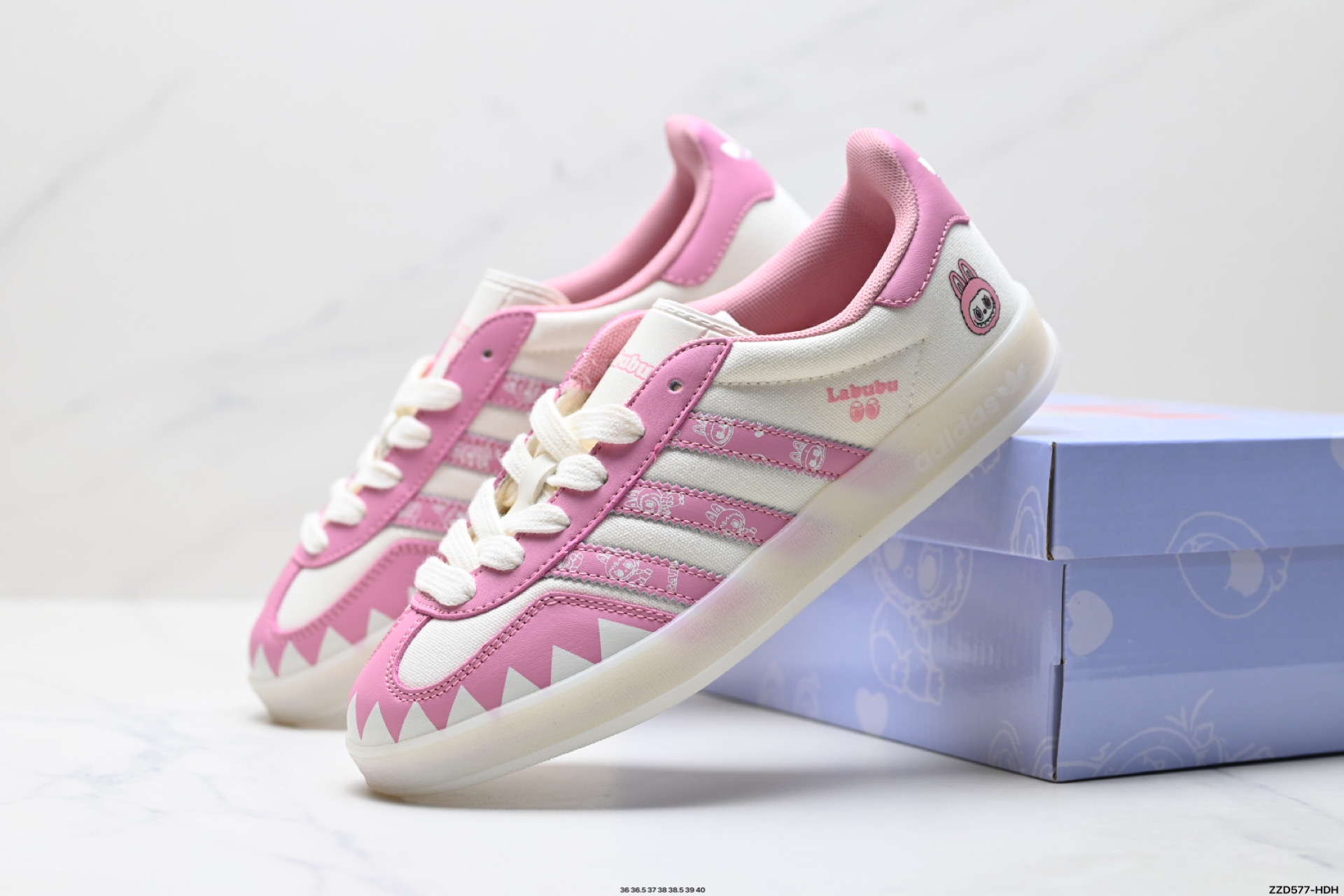 260 Adidas Originals Gazelle indoor ‘DIY‘定制 系列 阿迪达斯 三叶草绅士德训足球风百搭低帮休闲运动板鞋 DM1234-017-Chinese UA Cheap High Quatity Brand Clothes Bags handbags Sneakers wholesale wholesaler seller from China Factory suppliers Fashion Clothing Shoes best Quality Beautiful Price 260 Adidas Originals Gazelle indoor ‘DIY‘定制 系列 阿迪达斯 三叶草绅士德训足球风百搭低帮休闲运动板鞋 DM1234-017