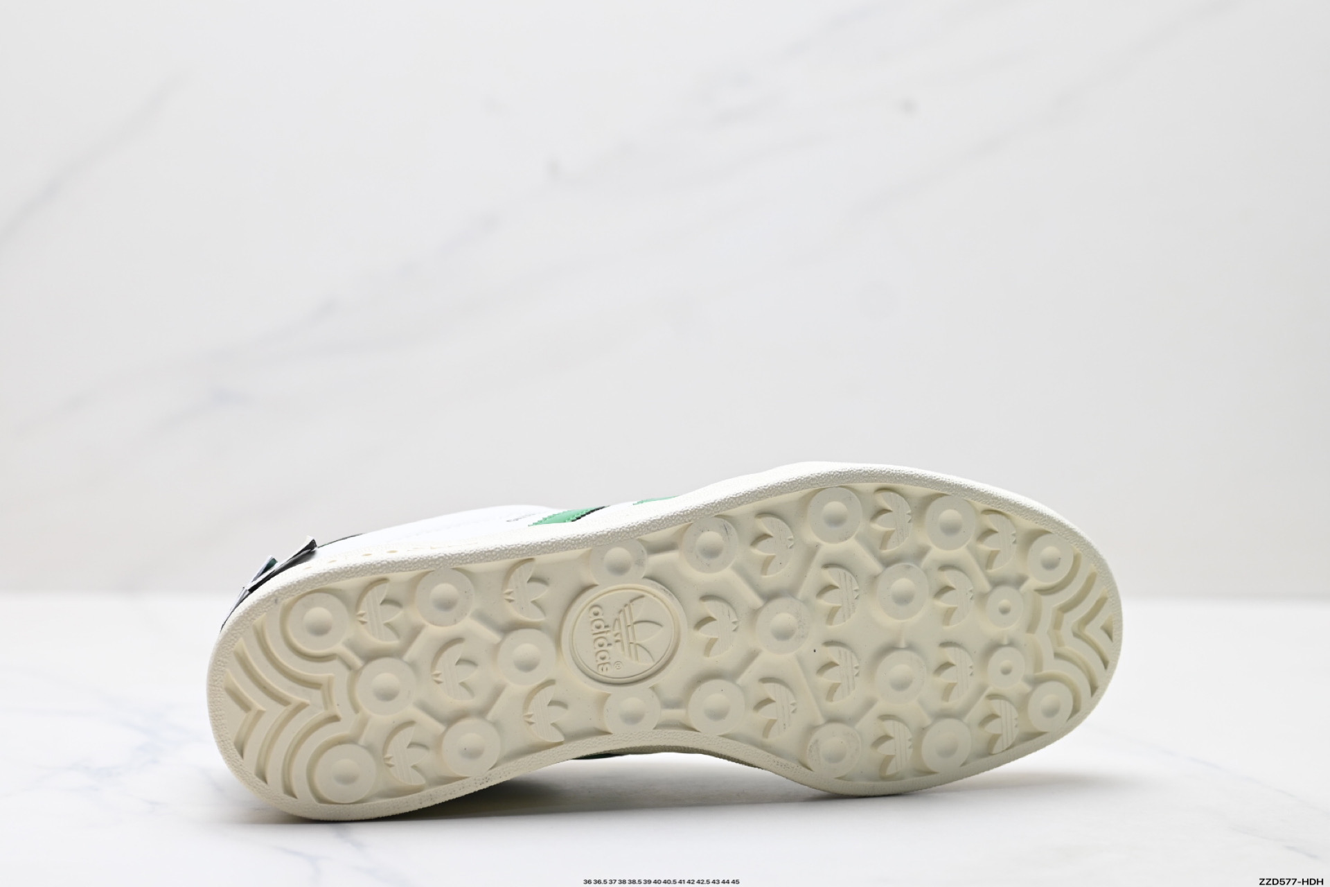 260 Adidas Originals Gazelle indoor ‘DIY‘定制 系列 阿迪达斯 三叶草绅士德训足球风百搭低帮休闲运动板鞋 XD6188-102