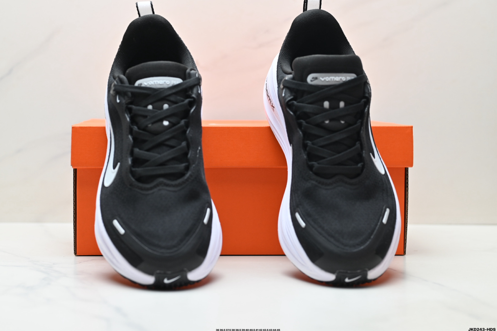 Nike VOMERO 18 Plus 耐克 舒适减震防滑 低帮跑步鞋 HV8150-002-莆田鞋,莆田鞋货源,高仿鞋,高仿鞋货源,安福档口,莆田高仿鞋,莆田鞋批发,高仿鞋批发,莆田高仿运动鞋,高仿运动鞋,莆田运动鞋 Nike VOMERO 18 Plus 耐克 舒适减震防滑 低帮跑步鞋 HV8150-002