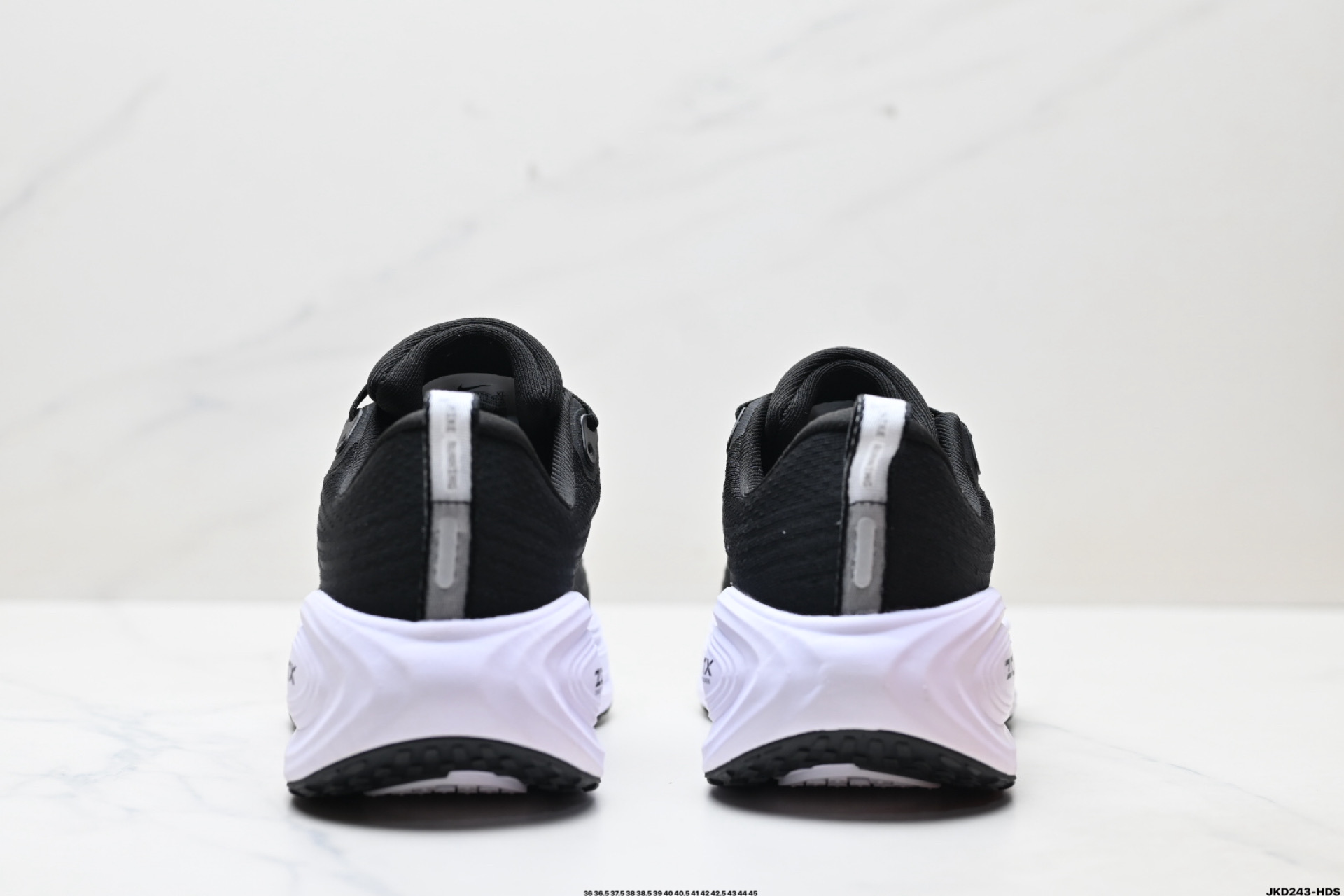 Nike VOMERO 18 Plus 耐克 舒适减震防滑 低帮跑步鞋 HV8150-002-莆田鞋,莆田鞋货源,高仿鞋,高仿鞋货源,安福档口,莆田高仿鞋,莆田鞋批发,高仿鞋批发,莆田高仿运动鞋,高仿运动鞋,莆田运动鞋 Nike VOMERO 18 Plus 耐克 舒适减震防滑 低帮跑步鞋 HV8150-002