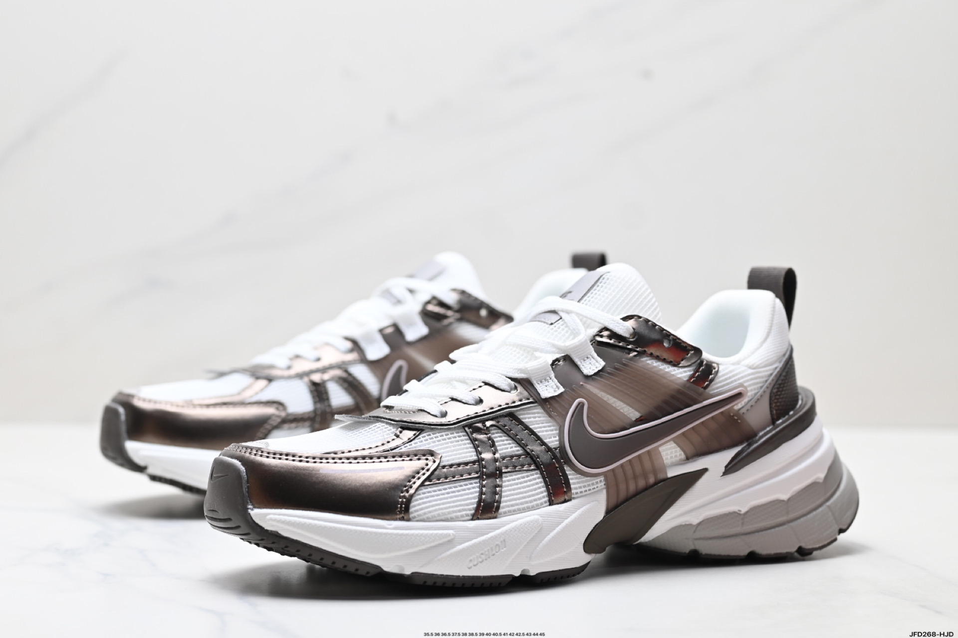 180 耐克NIKE V2K RUN跑步鞋复古风潮 网面透气运动鞋 灰银紧致的鞋面 HV6416-200-Chinese UA Cheap High Quatity Brand Clothes Bags handbags Sneakers wholesale wholesaler seller from China Factory suppliers Fashion Clothing Shoes best Quality Beautiful Price 180 耐克NIKE V2K RUN跑步鞋复古风潮 网面透气运动鞋 灰银紧致的鞋面 HV6416-200