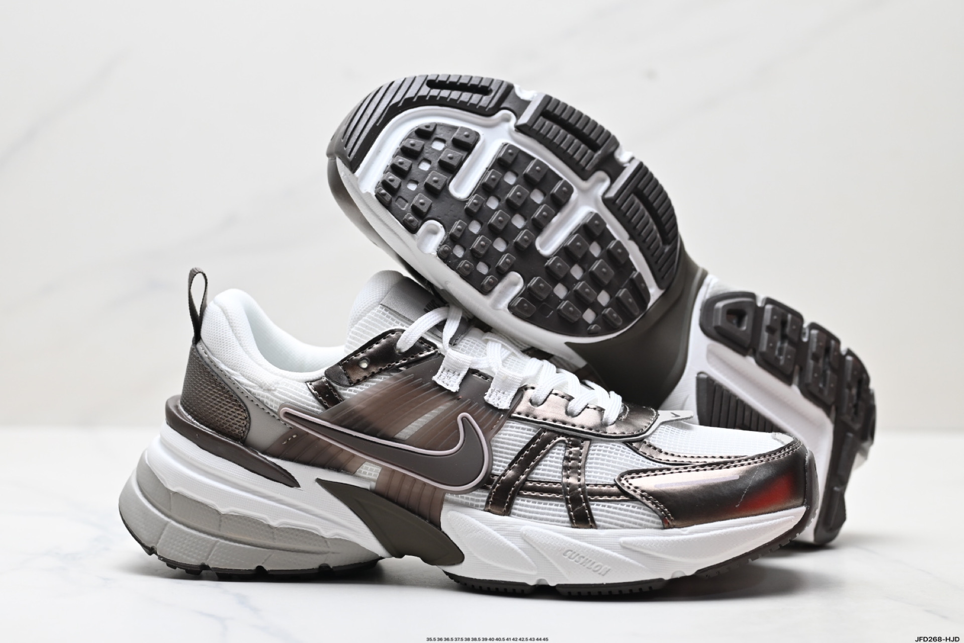 180 耐克NIKE V2K RUN跑步鞋复古风潮 网面透气运动鞋 灰银紧致的鞋面 HV6416-200-Chinese UA Cheap High Quatity Brand Clothes Bags handbags Sneakers wholesale wholesaler seller from China Factory suppliers Fashion Clothing Shoes best Quality Beautiful Price 180 耐克NIKE V2K RUN跑步鞋复古风潮 网面透气运动鞋 灰银紧致的鞋面 HV6416-200