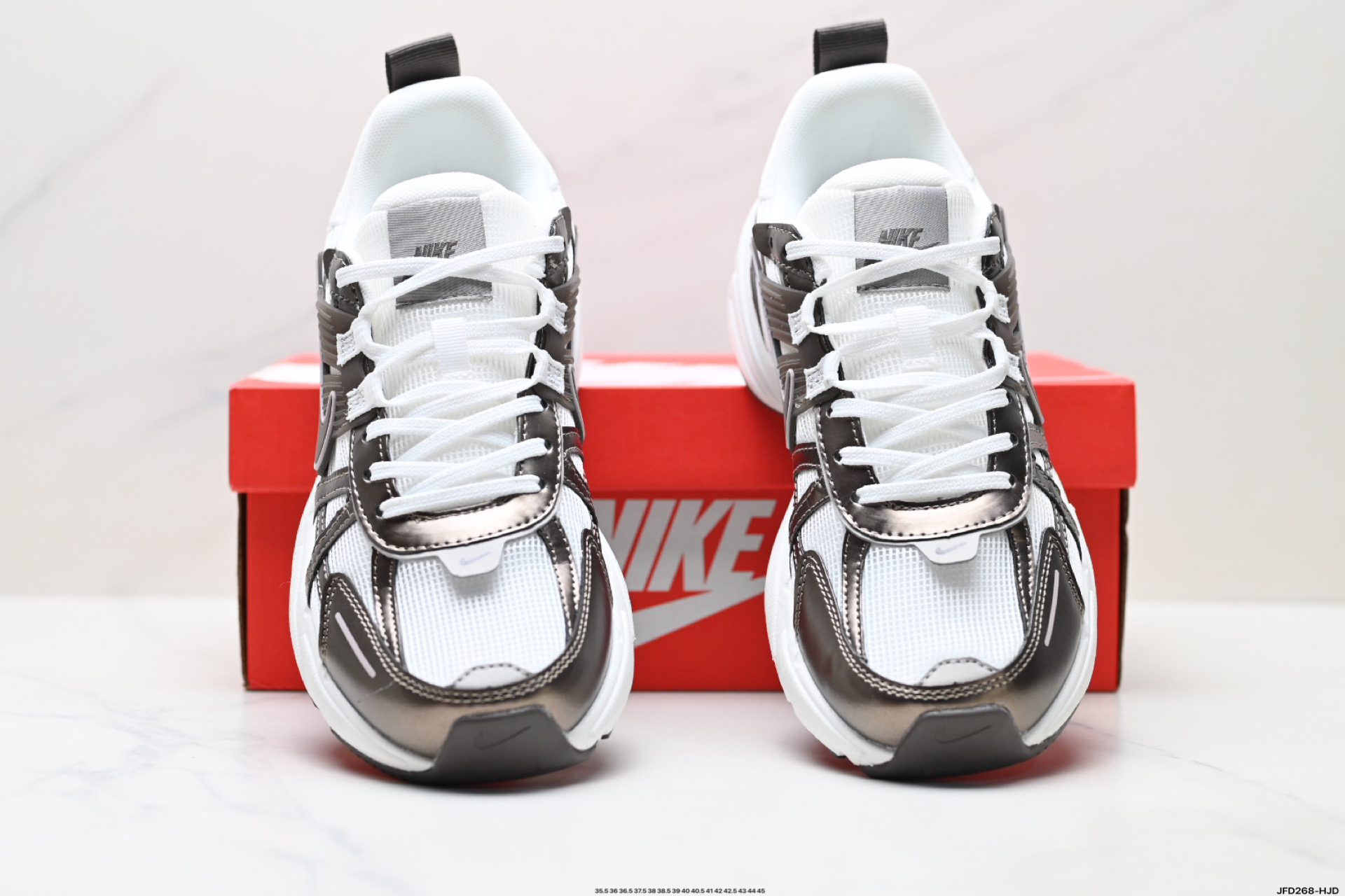 180 耐克NIKE V2K RUN跑步鞋复古风潮 网面透气运动鞋 灰银紧致的鞋面 HV6416-200-Chinese UA Cheap High Quatity Brand Clothes Bags handbags Sneakers wholesale wholesaler seller from China Factory suppliers Fashion Clothing Shoes best Quality Beautiful Price 180 耐克NIKE V2K RUN跑步鞋复古风潮 网面透气运动鞋 灰银紧致的鞋面 HV6416-200