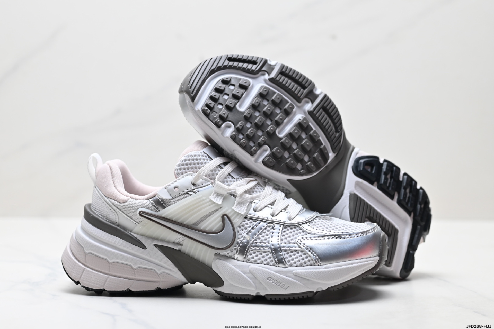 180 耐克NIKE V2K RUN跑步鞋复古风潮 网面透气运动鞋 HO1512-110-Chinese UA Cheap High Quatity Brand Clothes Bags handbags Sneakers wholesale wholesaler seller from China Factory suppliers Fashion Clothing Shoes best Quality Beautiful Price 180 耐克NIKE V2K RUN跑步鞋复古风潮 网面透气运动鞋 HO1512-110