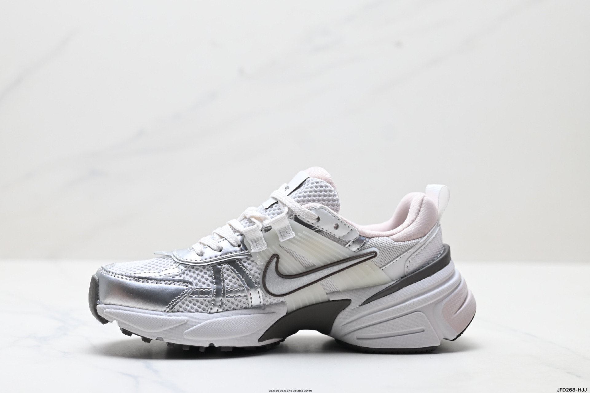 180 耐克NIKE V2K RUN跑步鞋复古风潮 网面透气运动鞋 FD0736-010-Chinese UA Cheap High Quatity Brand Clothes Bags handbags Sneakers wholesale wholesaler seller from China Factory suppliers Fashion Clothing Shoes best Quality Beautiful Price 180 耐克NIKE V2K RUN跑步鞋复古风潮 网面透气运动鞋 FD0736-010